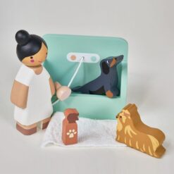 Tender Leaf Toys - Waggy Tails Dog Salon - Wooden Interactive Pet Care Grooming Play Set for Kids - Fun Role-Play Set - Age 3+