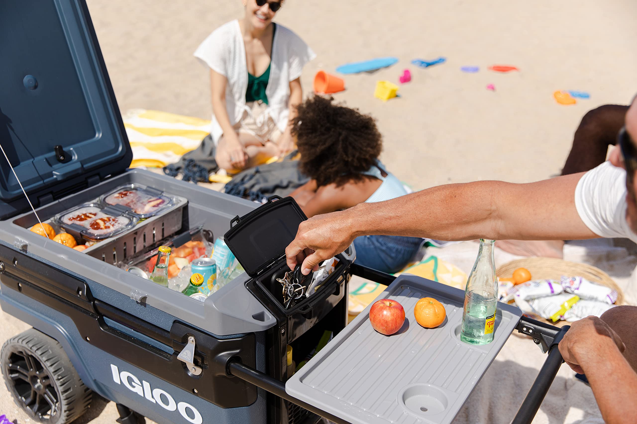 Igloo Trailmate Journey 70Qt Wheeled Cooler, Insulated Hard Shell Ice Chest, Carbonite