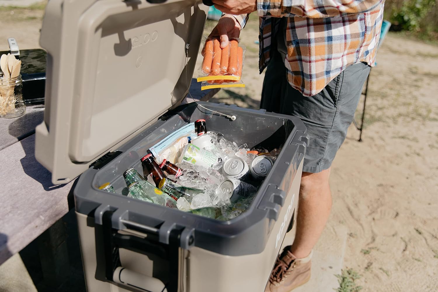 Igloo BMX Hard Coolers 52QT, Sandstone