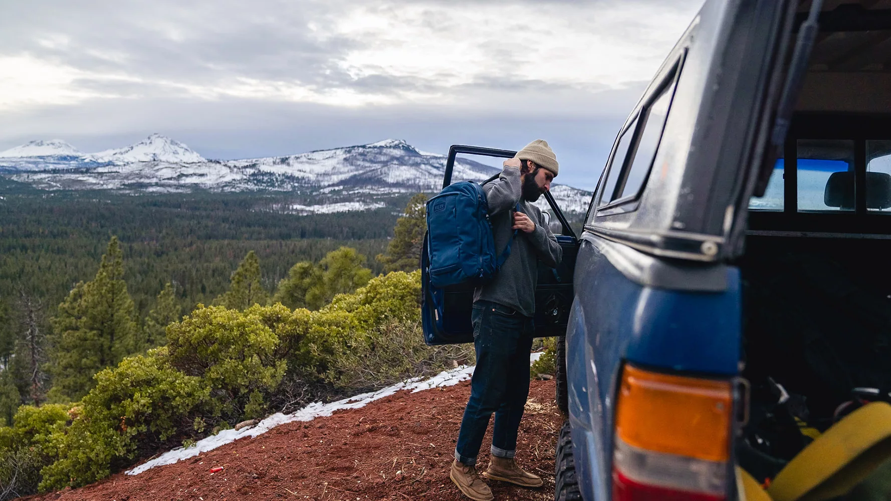 YETI Crossroads 27L Backpack, NAVY 2