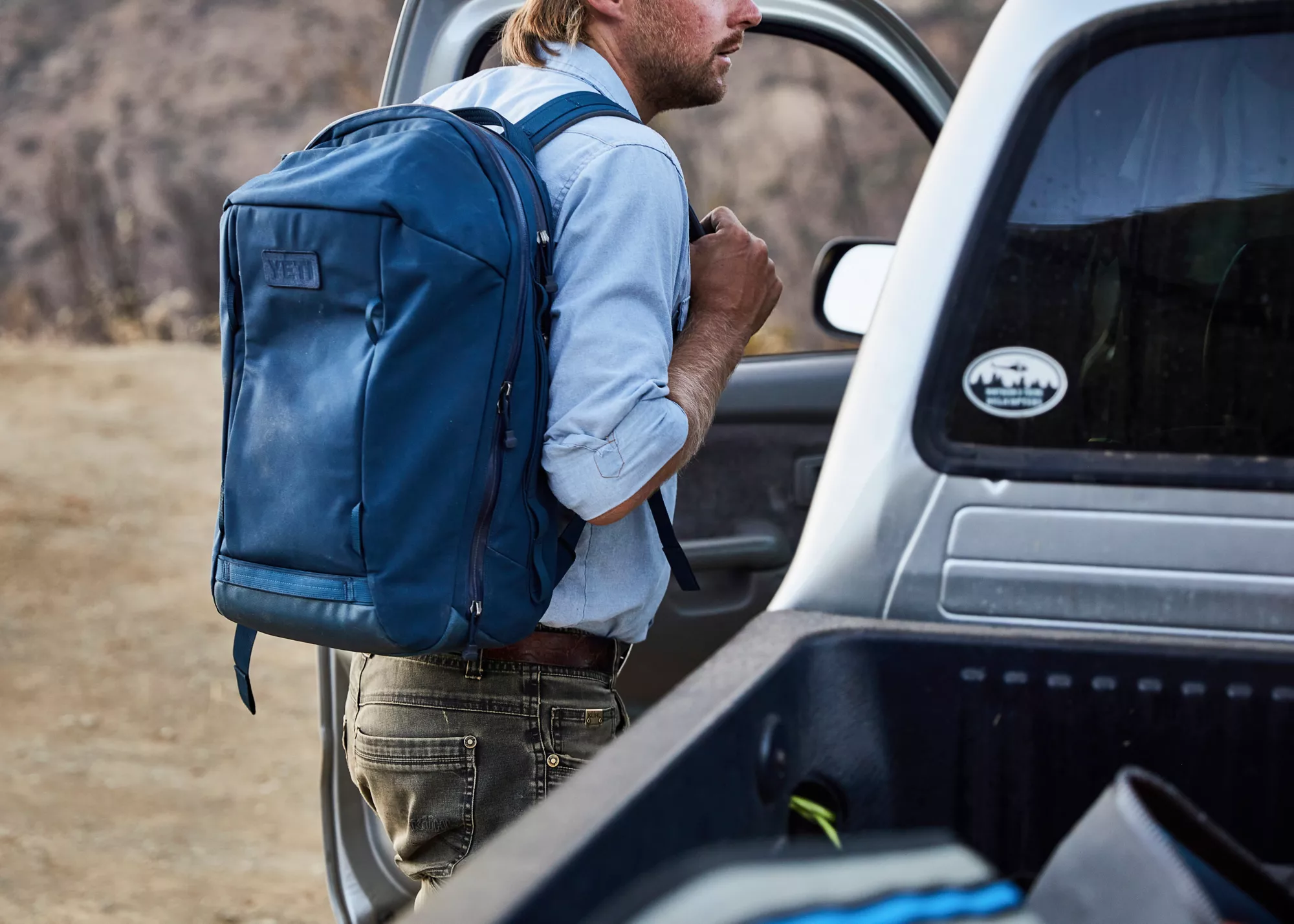 YETI Crossroads 27L Backpack, NAVY 2