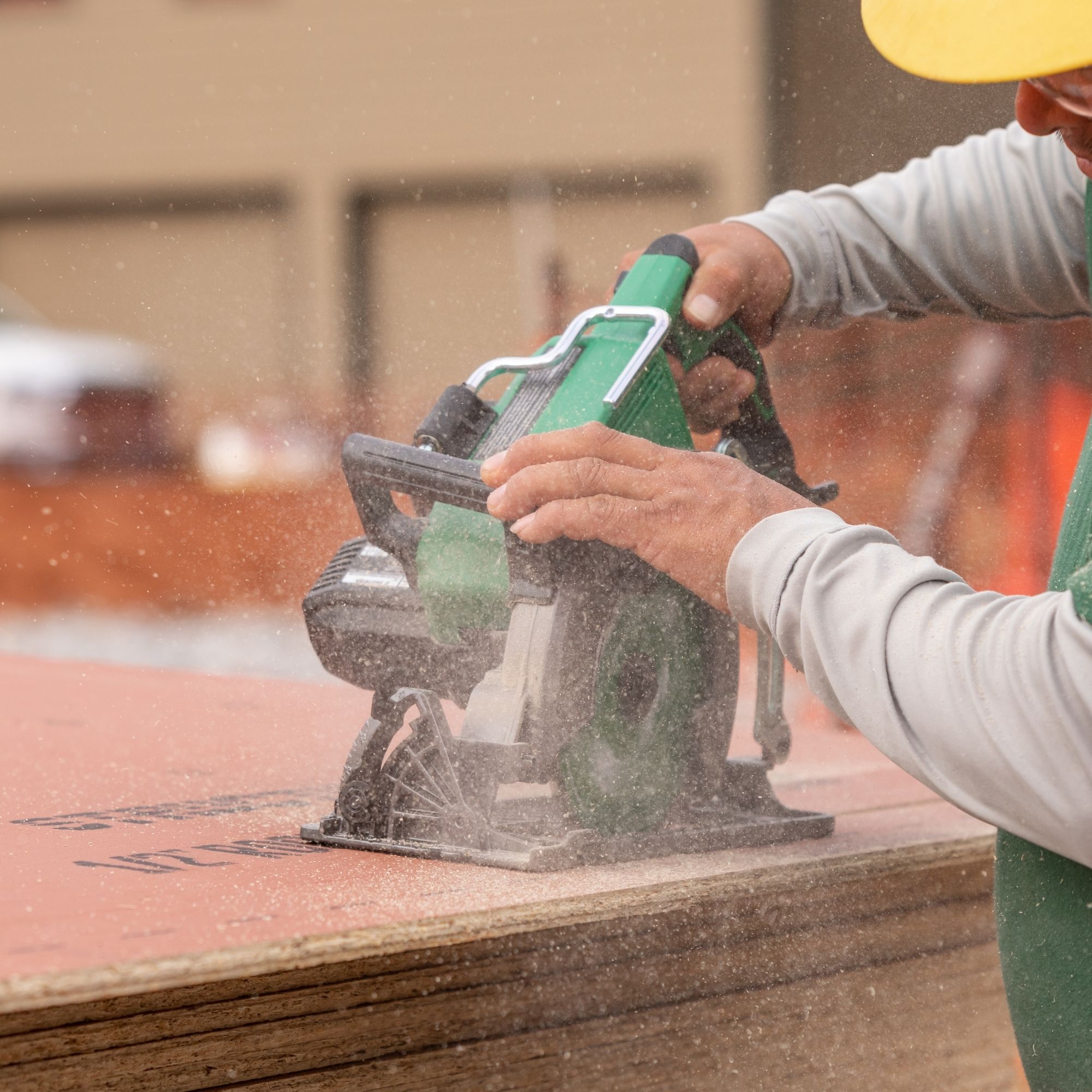 Metabo HPT Multi-Volt 36-volt 4 -Amp 7-1/4-in Brushless Hybrid Capable Cordless Circular saw ( Battery Included )