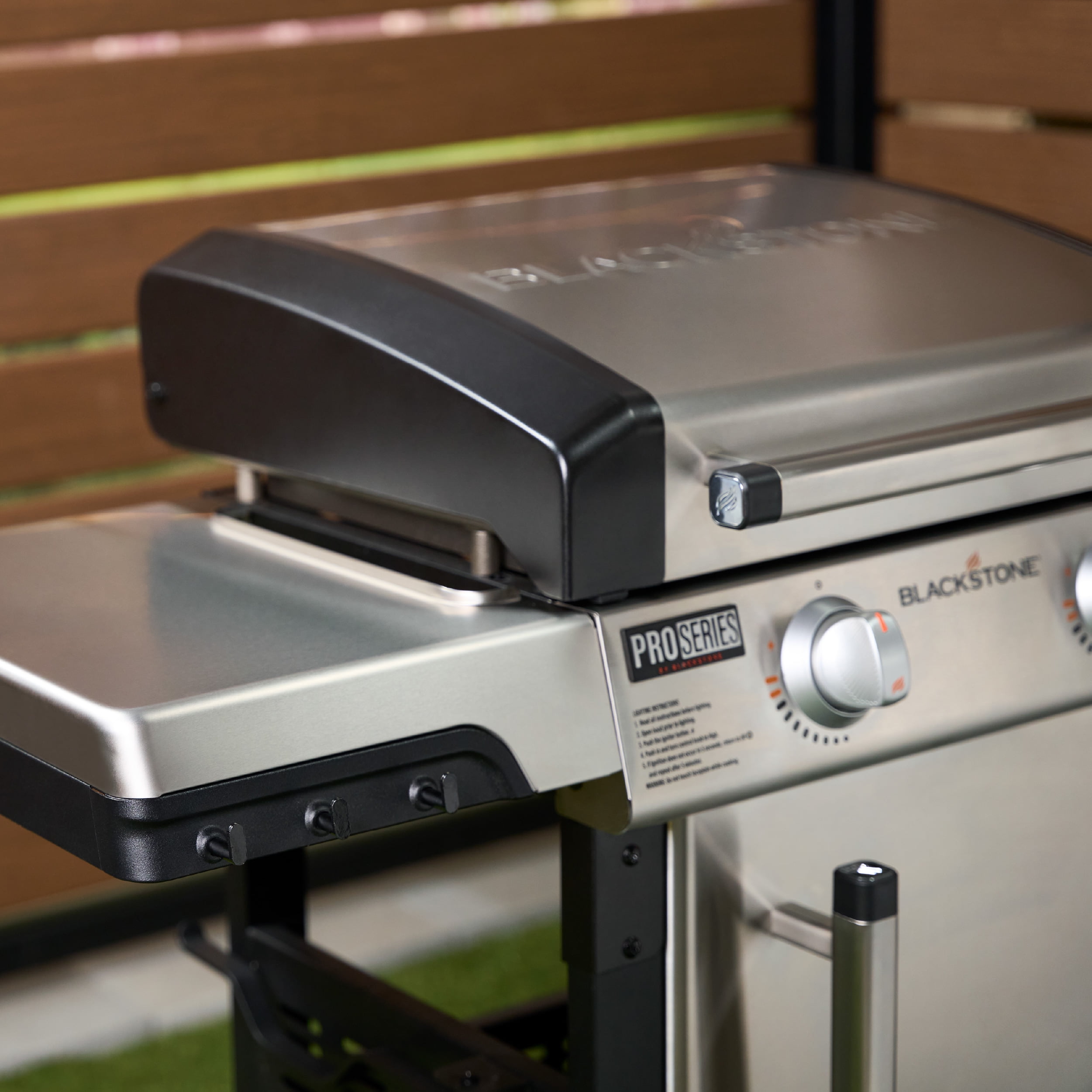 Blackstone ProSeries 2-Burner 22" Propane Omnivore Griddle with Dual Side Shelves