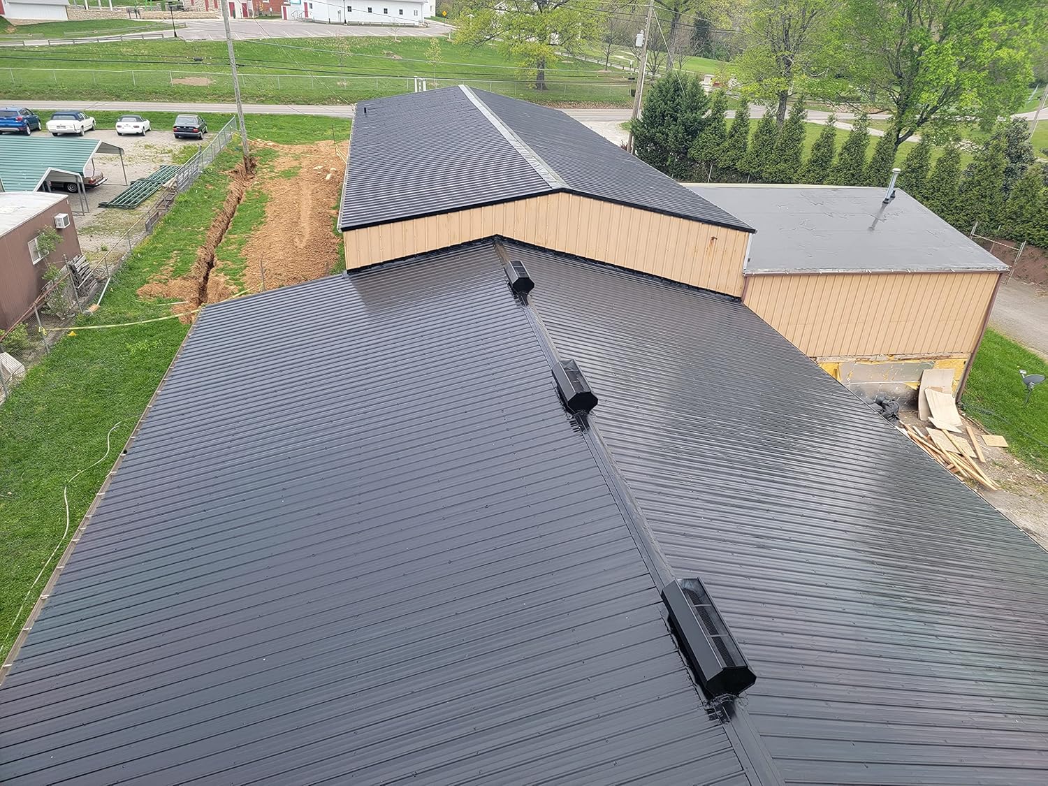 Marlin Coatings Silicone Roof Sealant - Self Leveling - Complete Waterproofing - Easy One Coat Application (5 Gallon, Black)