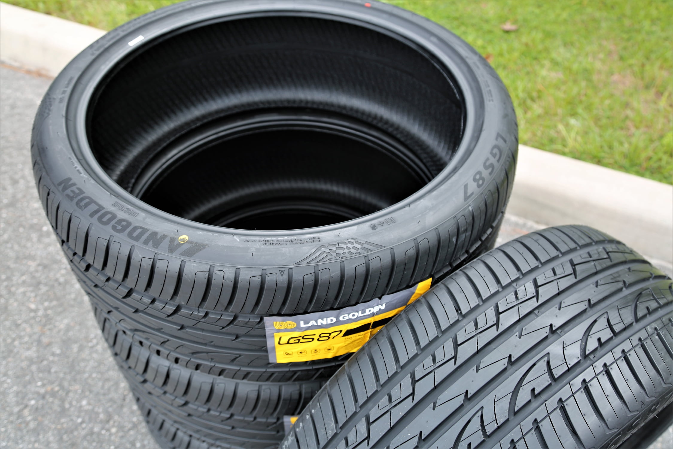 Set of 4 Landgolden LGS87 275/40ZR20 275/40R20 106W XL High Performance a/s All Season Tires