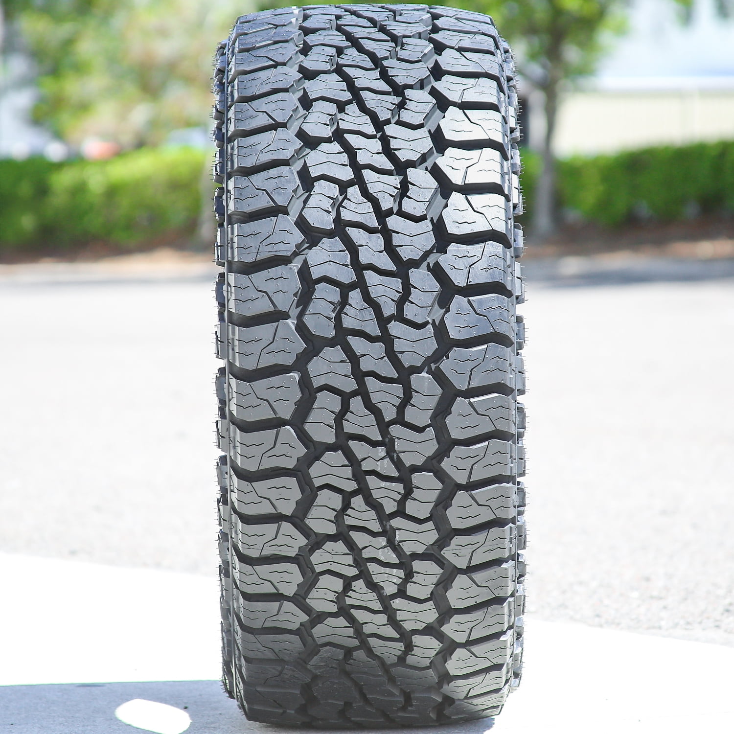 Venom Power Swampthing A/T Xtreme Dirt 33X11.50R20 118Q E 10 Ply All Terrain Light Truck Tire