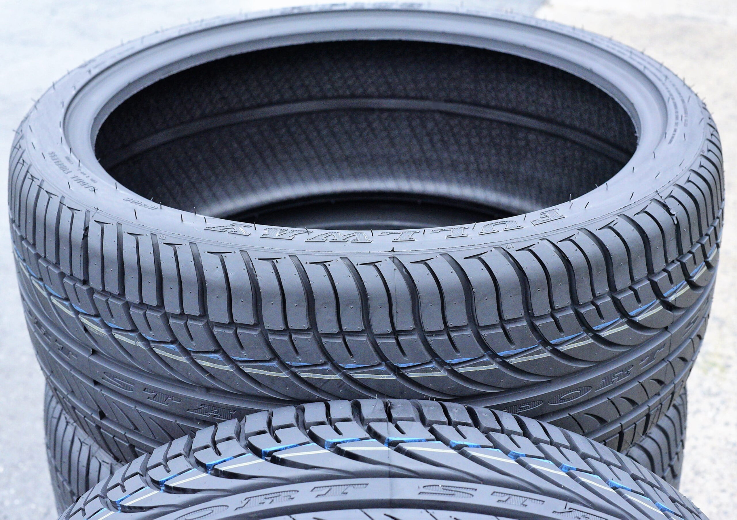 Set of 4 Fullway HP108 245/35ZR19 245/35R19 93W XL High Performance a/s All Season Tires