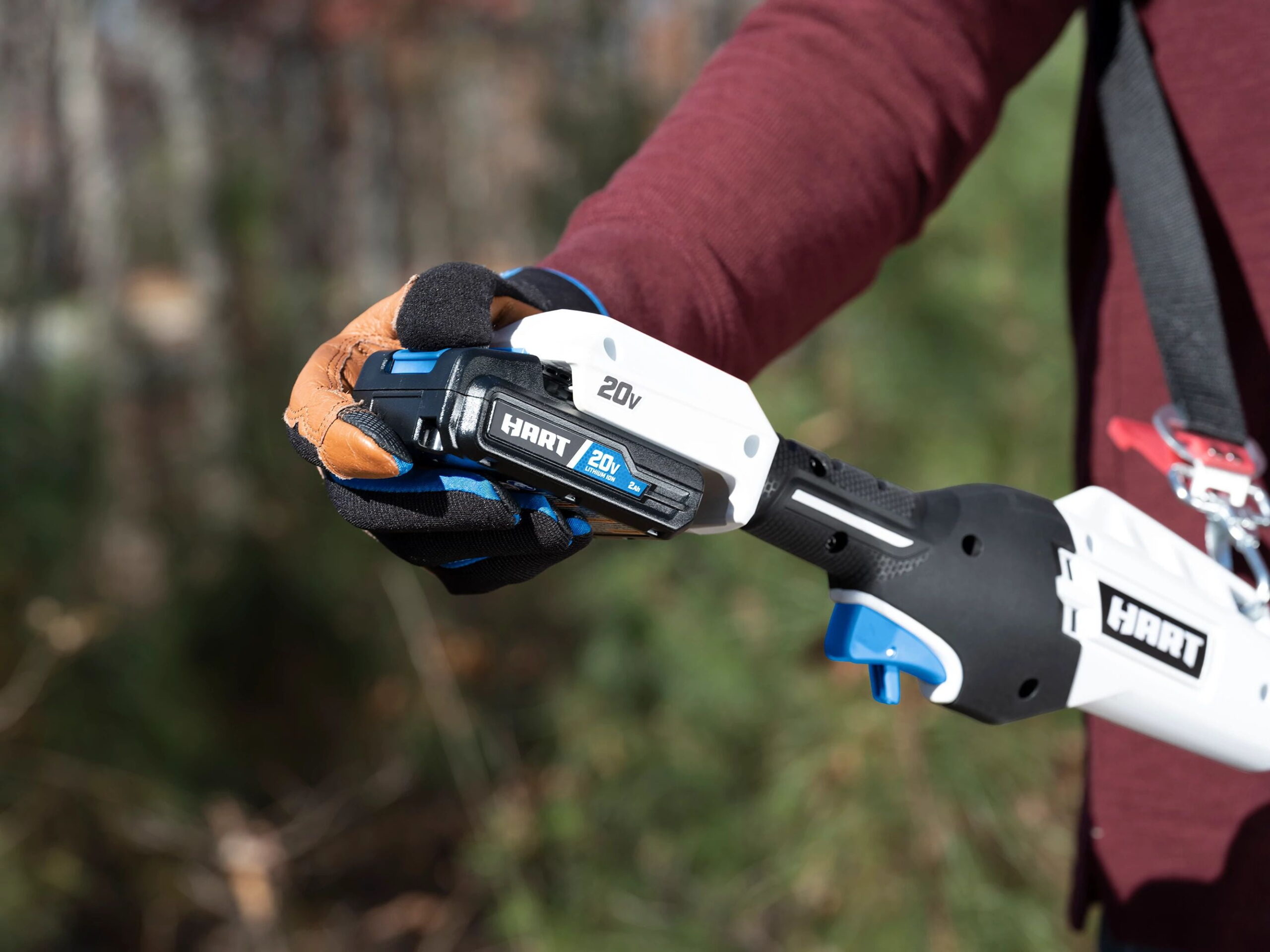HART 20-Volt Pole Lopper (1) 2.0 Lithium-Ion Battery