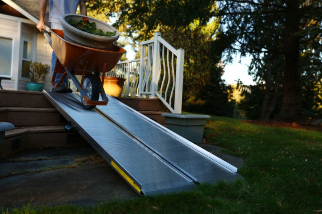 EZ-ACCESS 2.55-ft x 4-ft 1400-lb Capacity Folding Loading Ramp