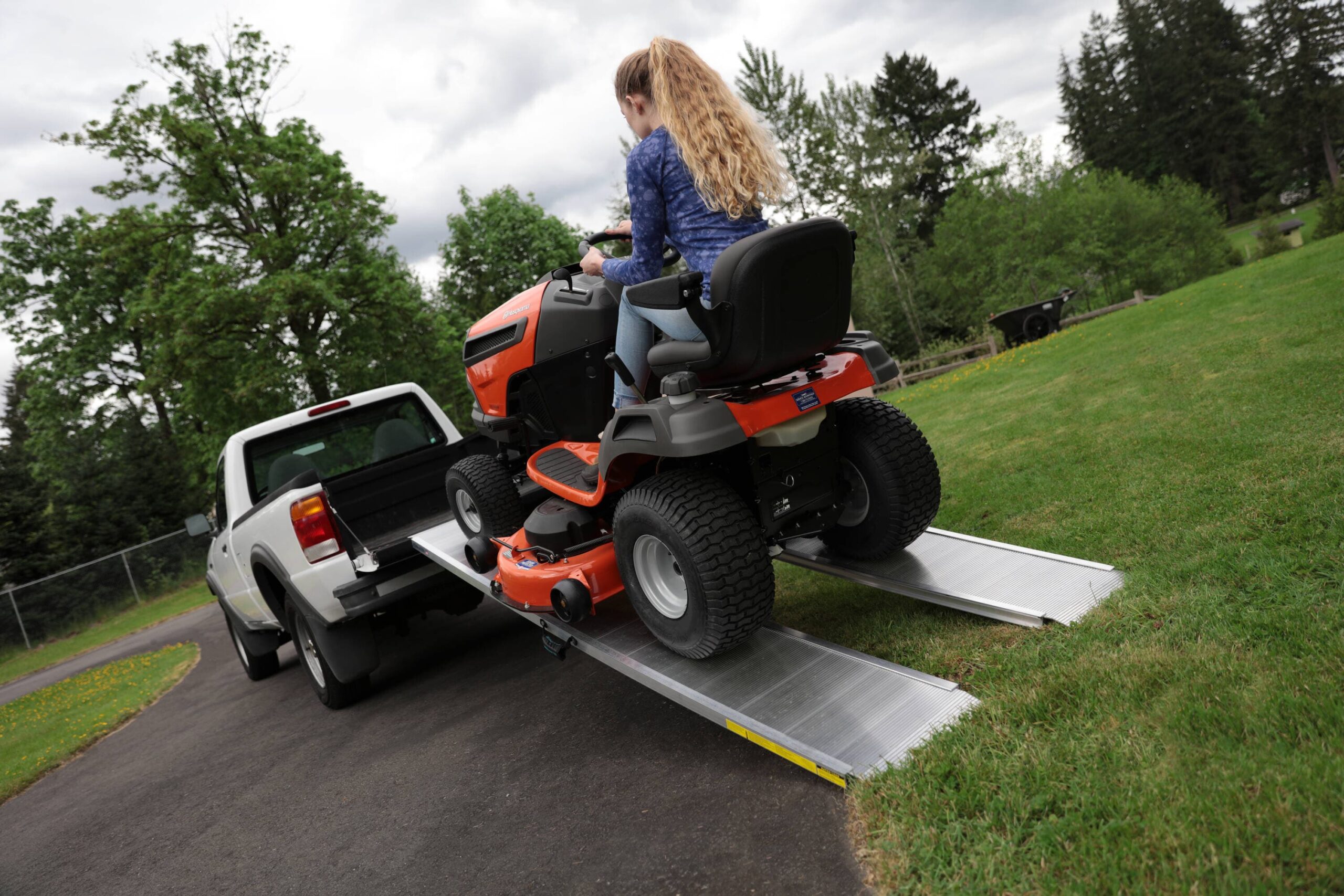 EZ-ACCESS 2.58-ft x 6-ft 1200-lb Capacity Folding Loading Ramp