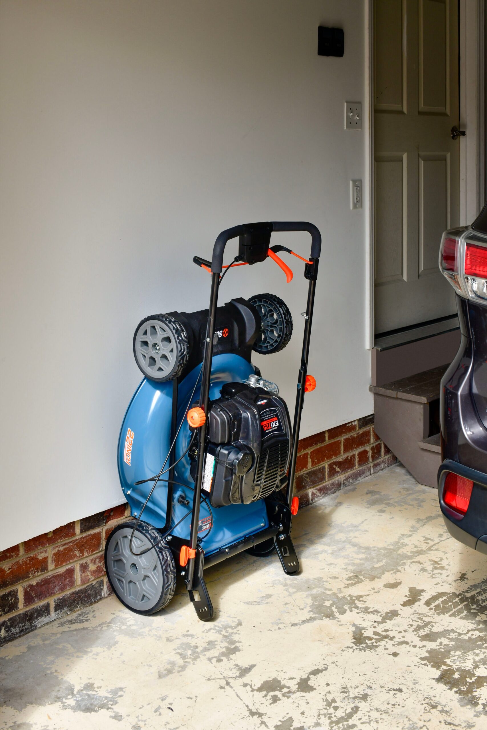 SENIX 22-in Gas Self-propelled lawn mower with 163-cc Briggs and Stratton Engine