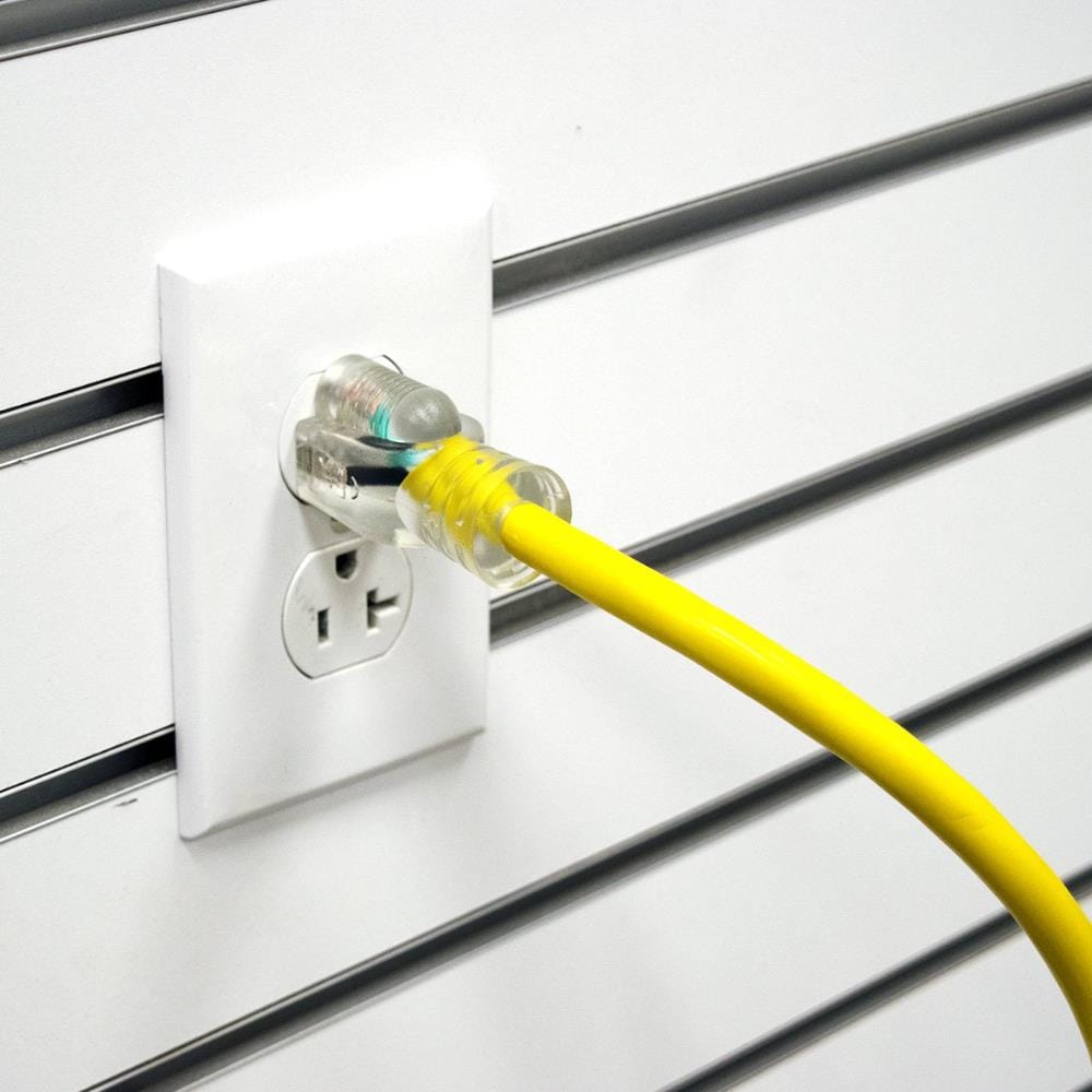 Duromax 100-ft 10 / 3 3 Prong Yellow Indoor/Outdoor Heavy Duty Lighted Extension Cord