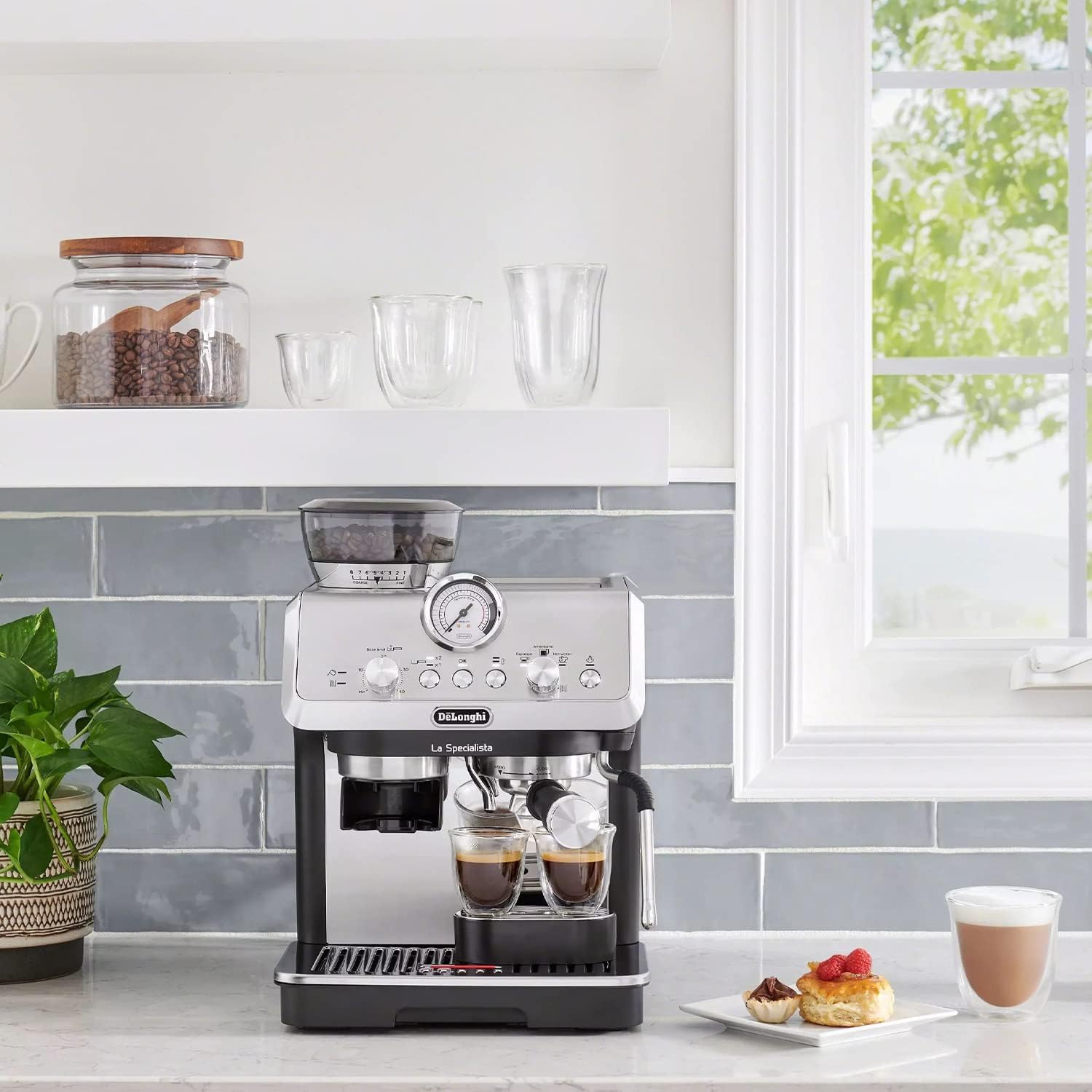 De'Longhi La Specialista Espresso Machine with Grinder, Milk Frother, 1450W, Barista Kit - Stainless Steel, Black