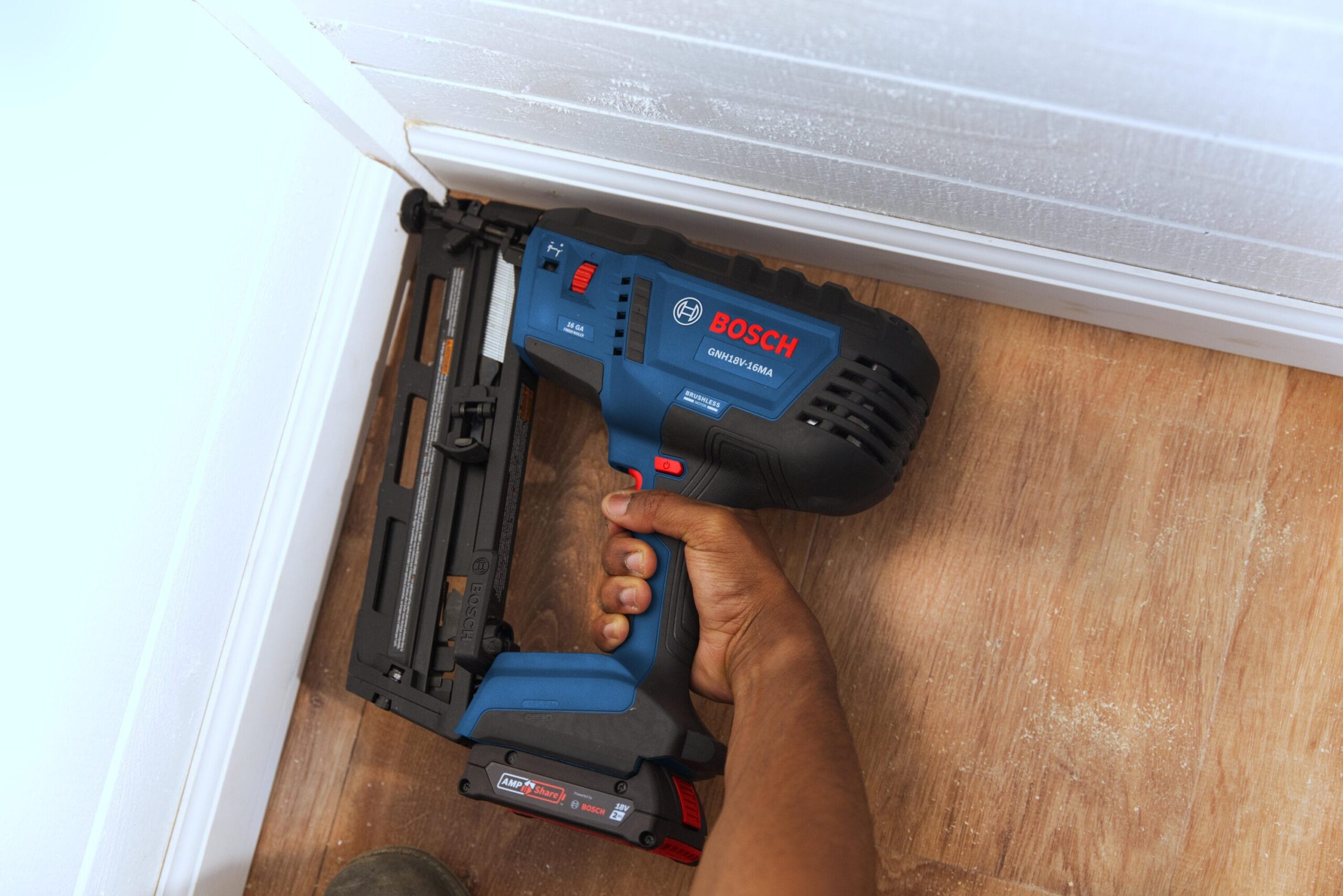 Bosch 18V Brushless 2-1/2-in 16 -Gauge Cordless Finish Nailer (Battery Included and Charger Included)