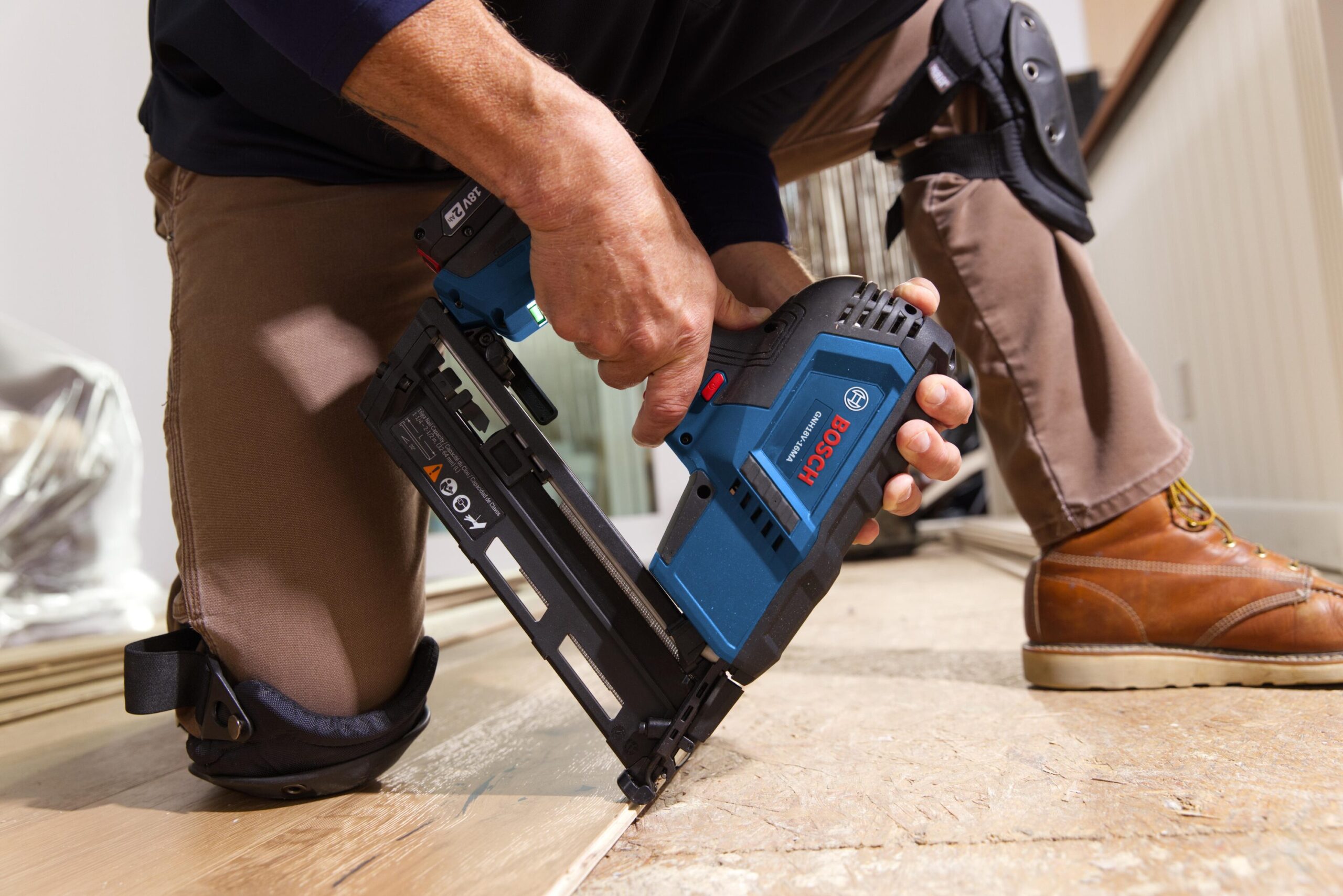 Bosch 18V Brushless 2-1/2-in 16 -Gauge Cordless Finish Nailer (Battery Included and Charger Included)