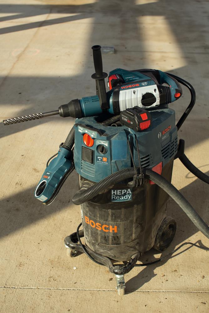 Bosch 18-volt 8 -Amp SDS-Max SDS-max Variable Speed Cordless Rotary Hammer Drill