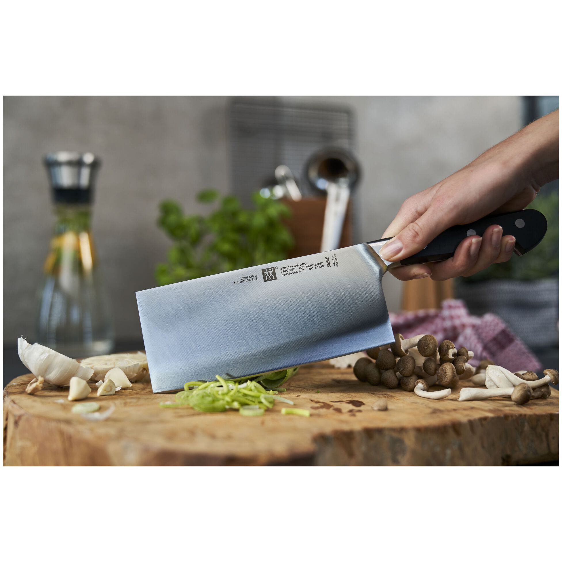 ZWILLING Pro 7-inch, Chinese Chef's Knife/Vegetable Cleaver