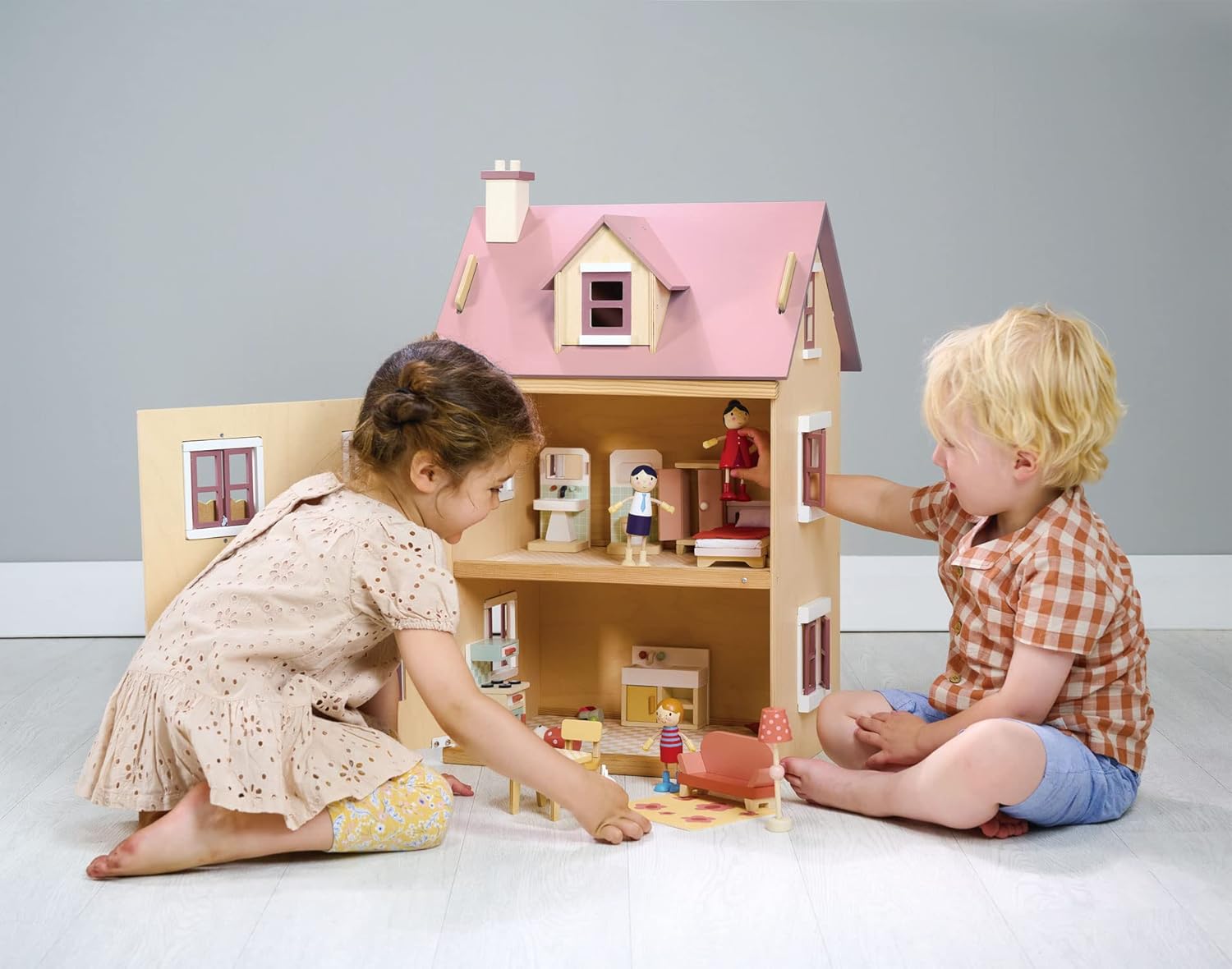 Tender Leaf Toys - Foxtail Villa - Beautiful Mid-Sized Wooden Town-Style Doll House with Starter Furniture Set - Miniature Play - Encourages Role-Play and Story Invention in Boys and Girls - Age 3+