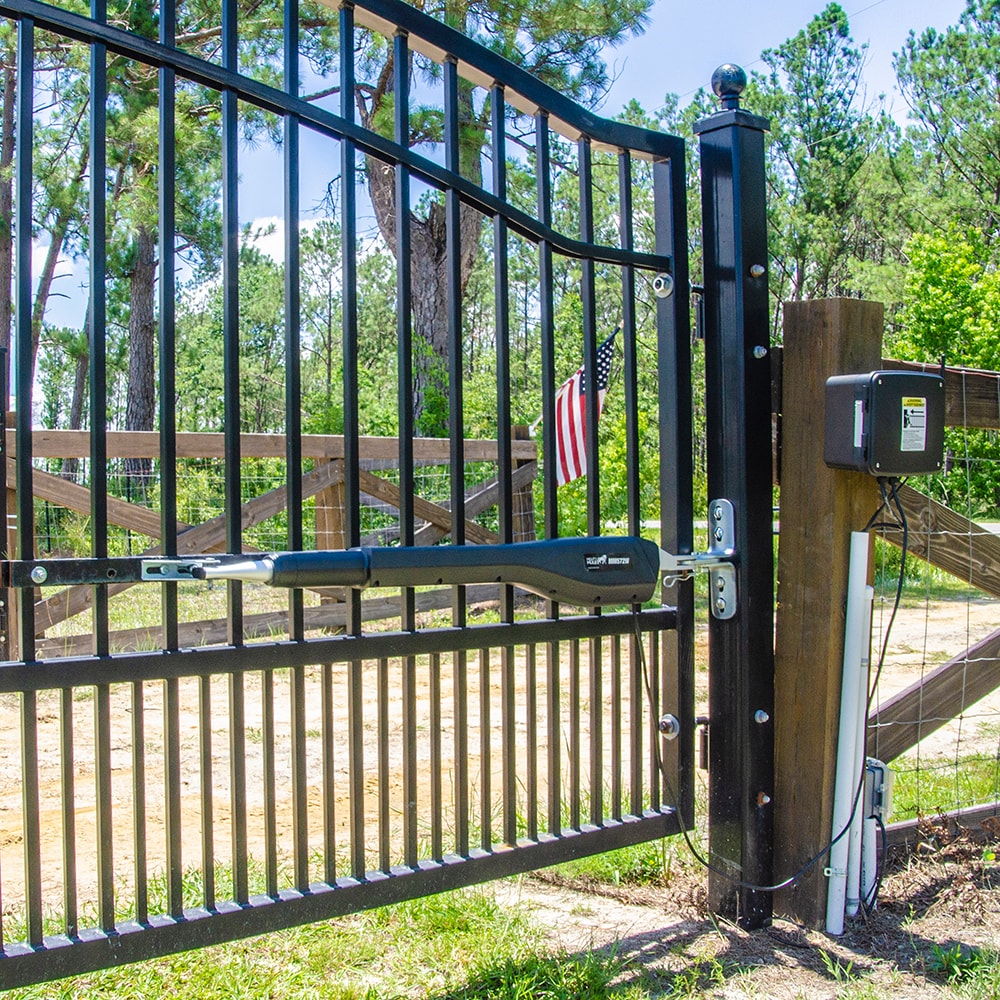 Mighty Mule 18-Feet Single swing Universal Battery Driveway Gate Opener Kit (Solar Compatible)
