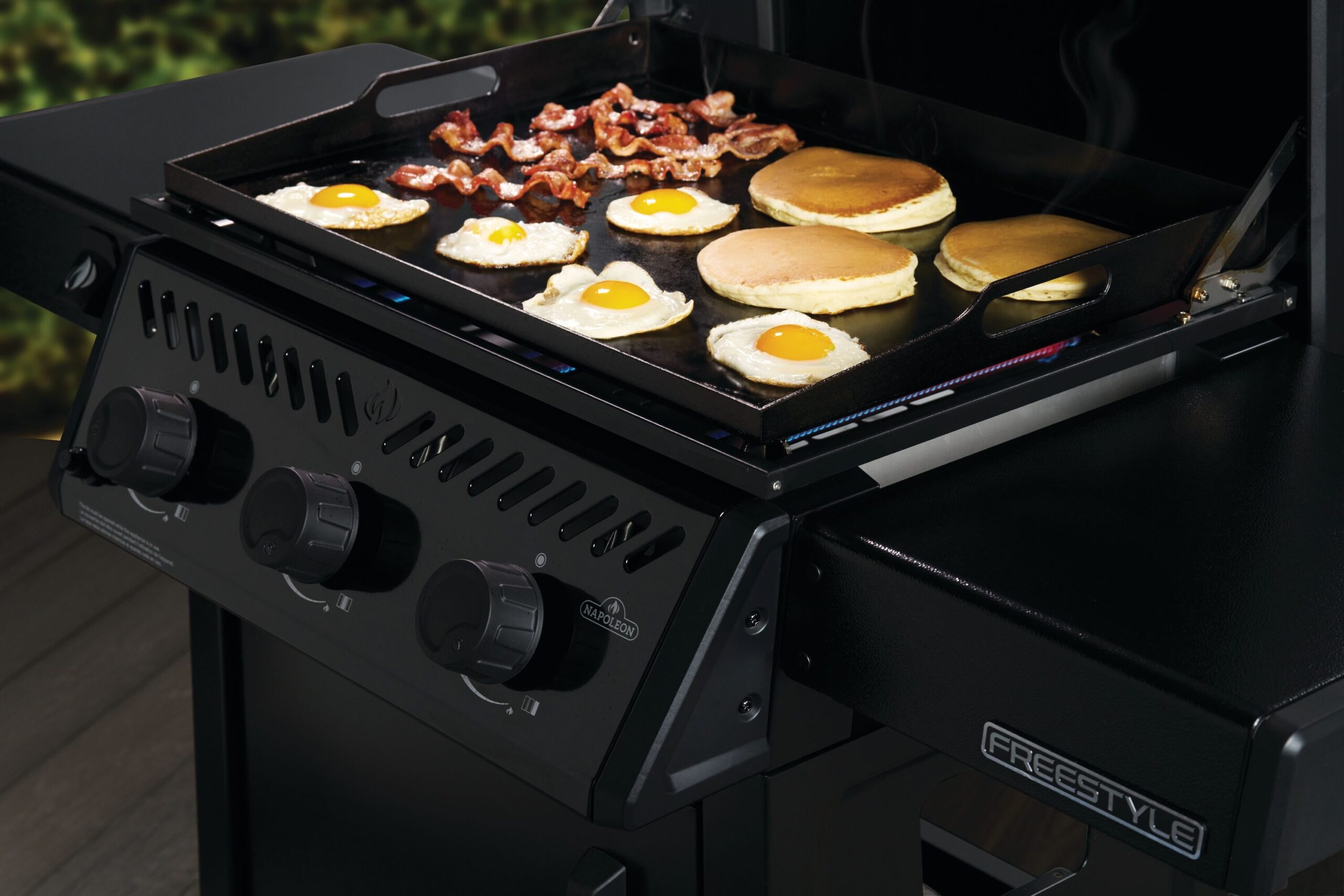 NAPOLEON Freestyle Griddles 3 -Burner Liquid propane Flat Top Grill
