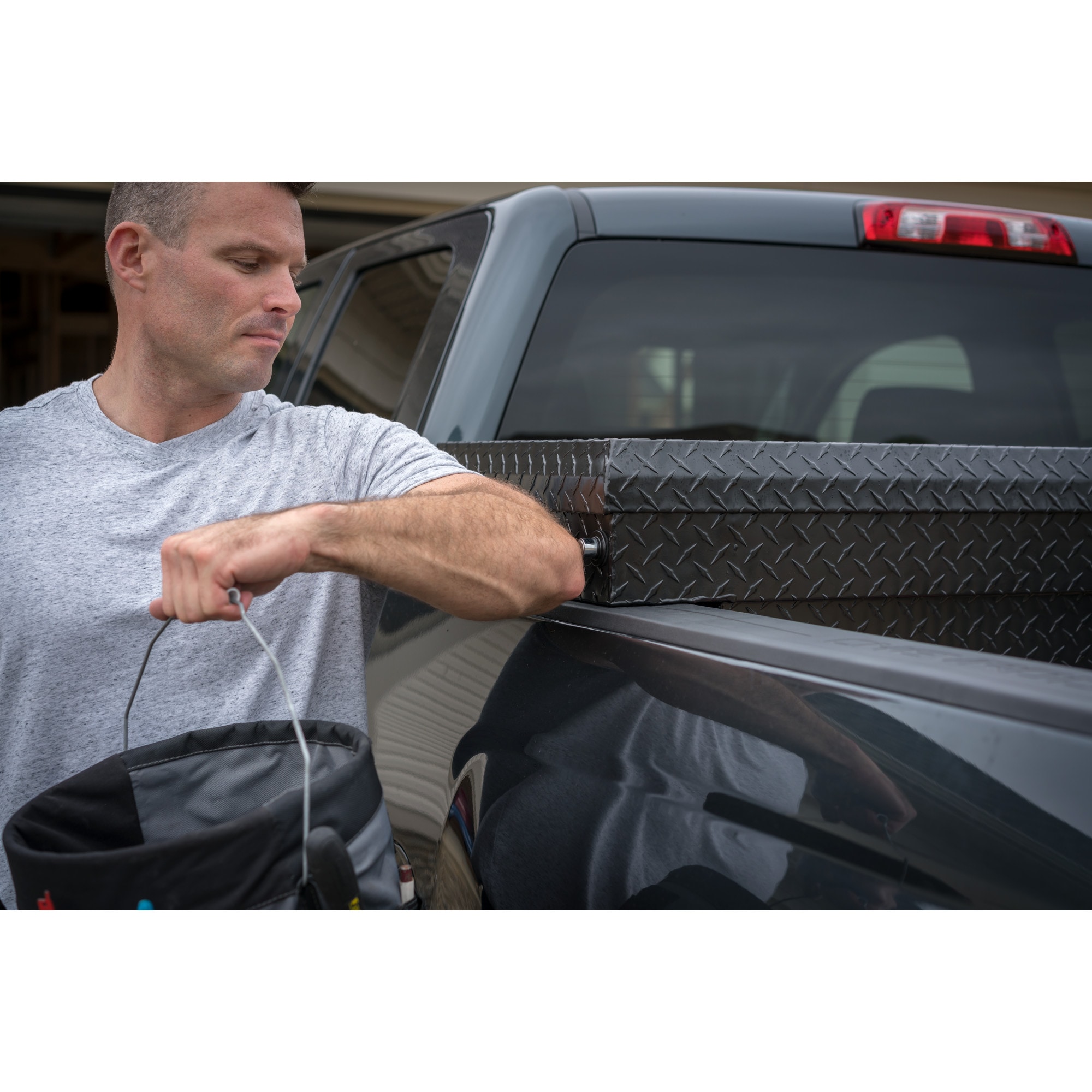 CRAFTSMAN 71.3-in x 19.5-in x 17.2-in Matte Black Aluminum Crossover Truck Tool Box