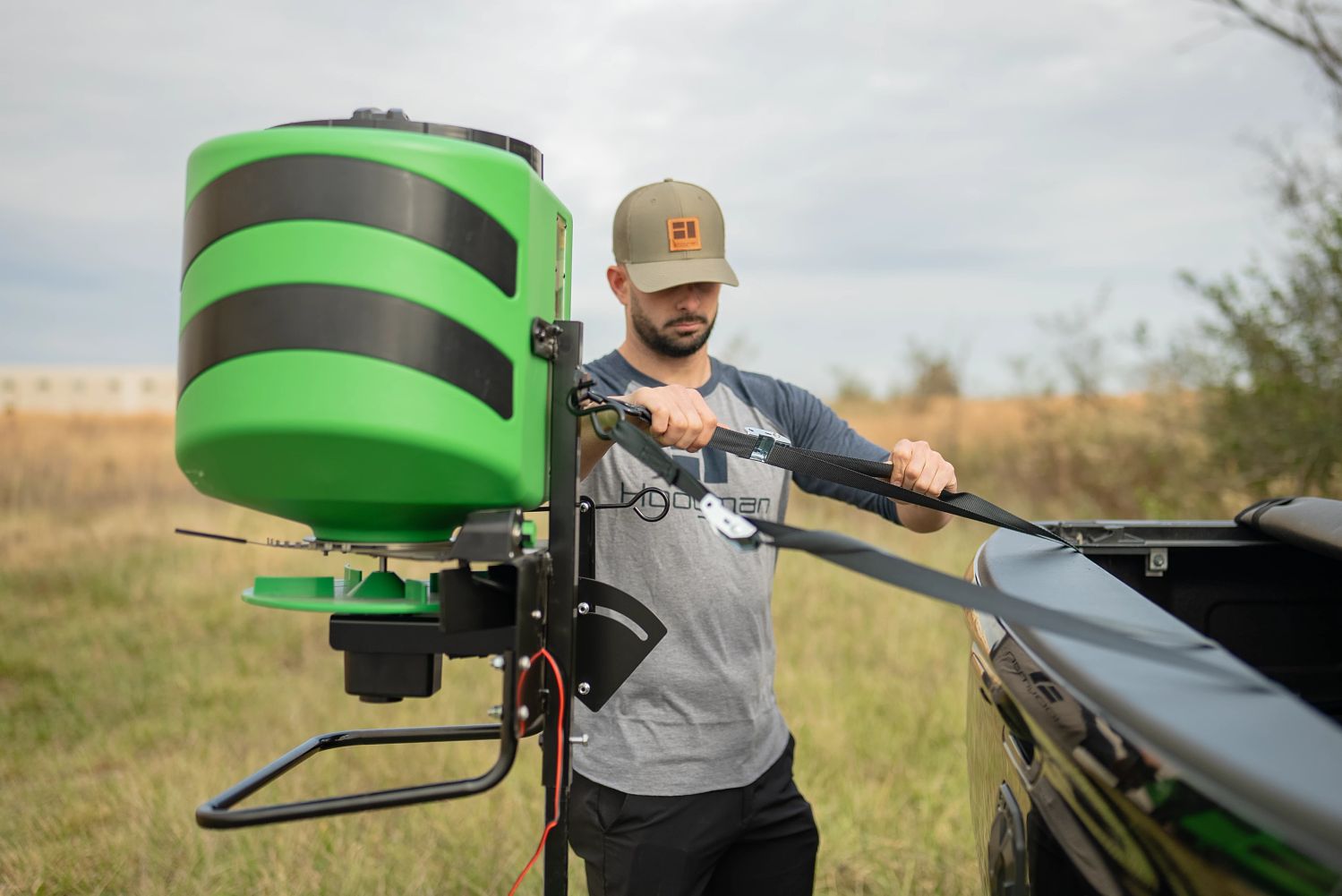 Hooyman 125-lb Capacity Vehicle mounted spreader
