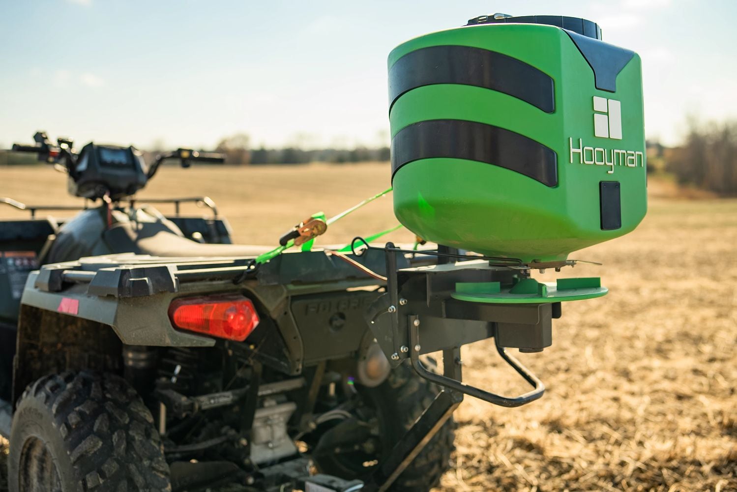 Hooyman 125-lb Capacity Vehicle mounted spreader