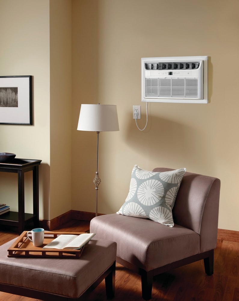 Frigidaire 8000-BTU 350-sq ft 115-Volt White Through-the-Wall Air Conditioner with Remote