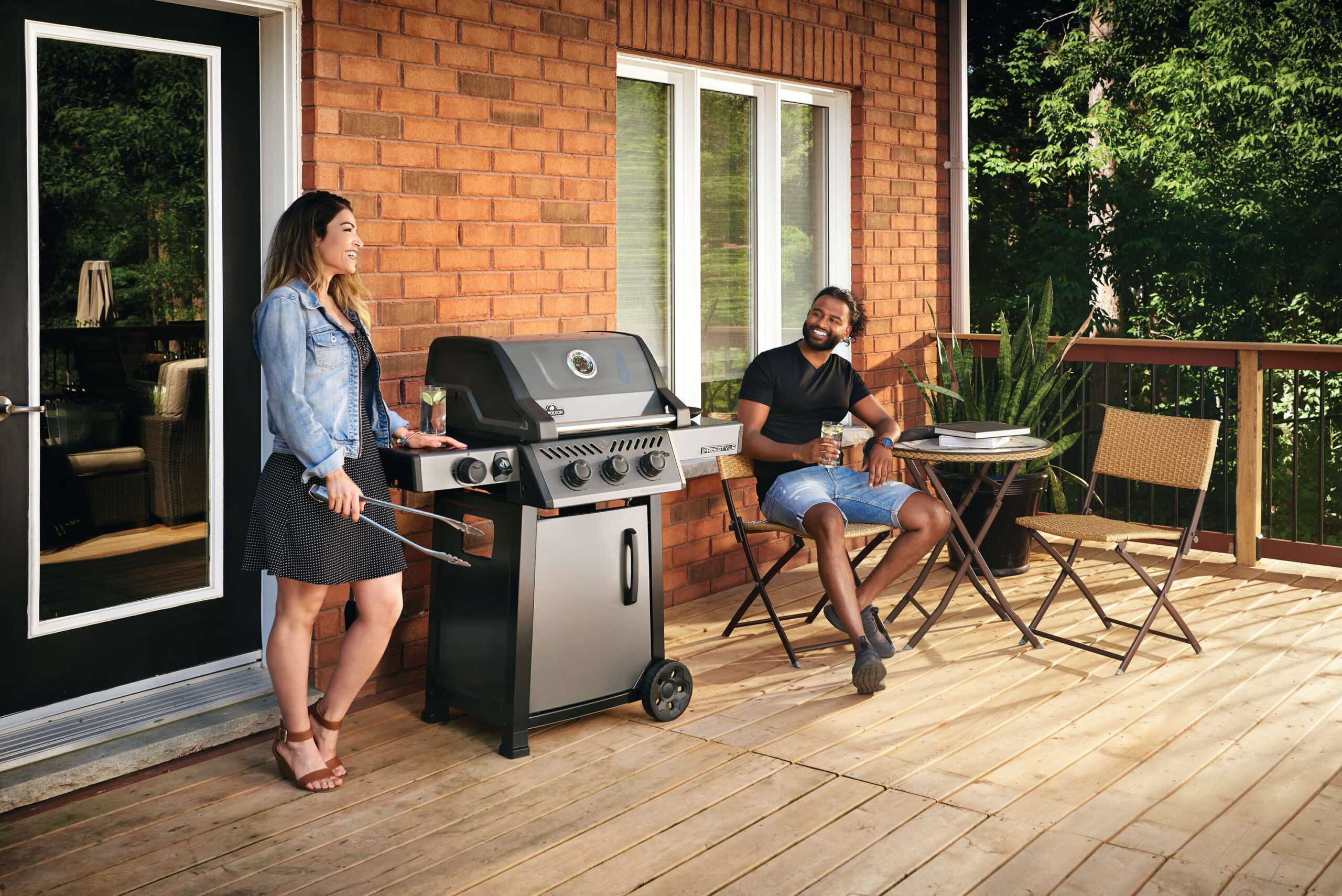 NAPOLEON Freestyle 365 Graphite Grey 3 -Burner Liquid Propane Gas Grill 1 -Side Burner