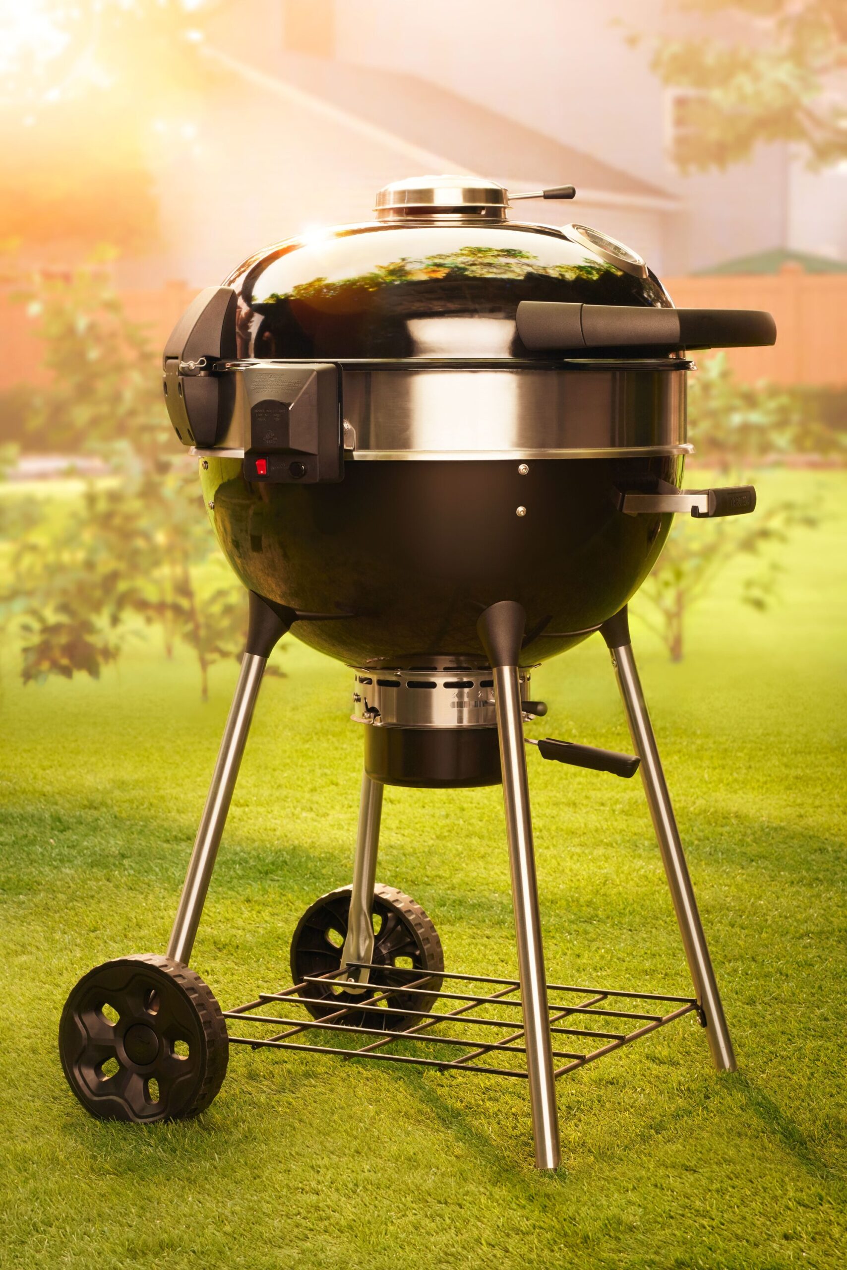 NAPOLEON PRO22 Leg Series 21.5-in W Black/Porcelain Kettle Charcoal Grill