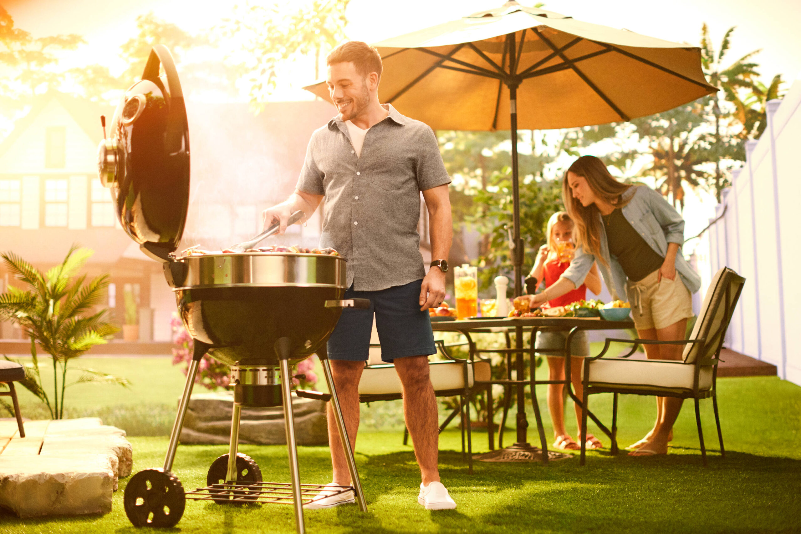 NAPOLEON PRO22 Leg Series 21.5-in W Black/Porcelain Kettle Charcoal Grill