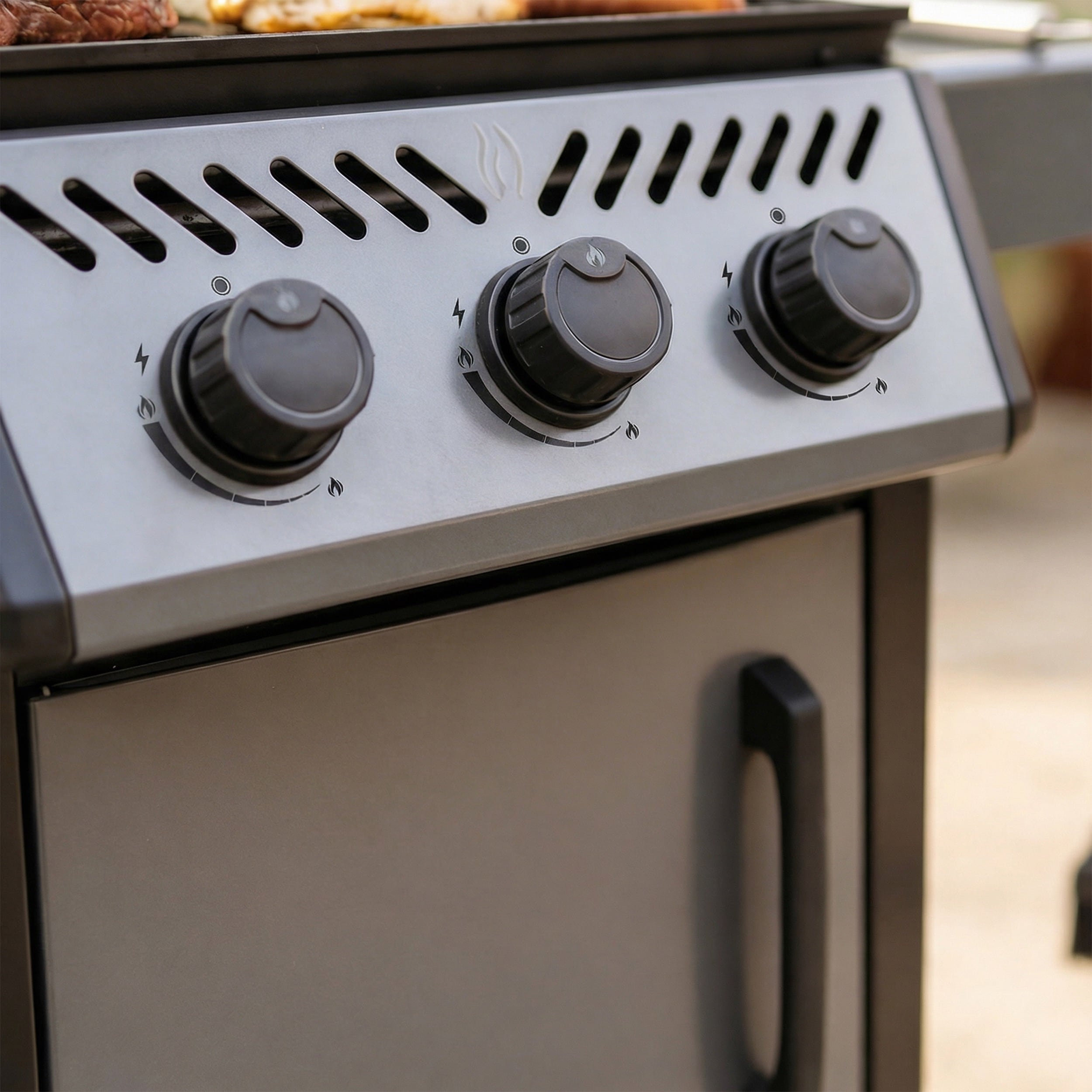 NAPOLEON Freestyle 365 Graphite Grey 3 -Burner Infrared Natural Gas Grill