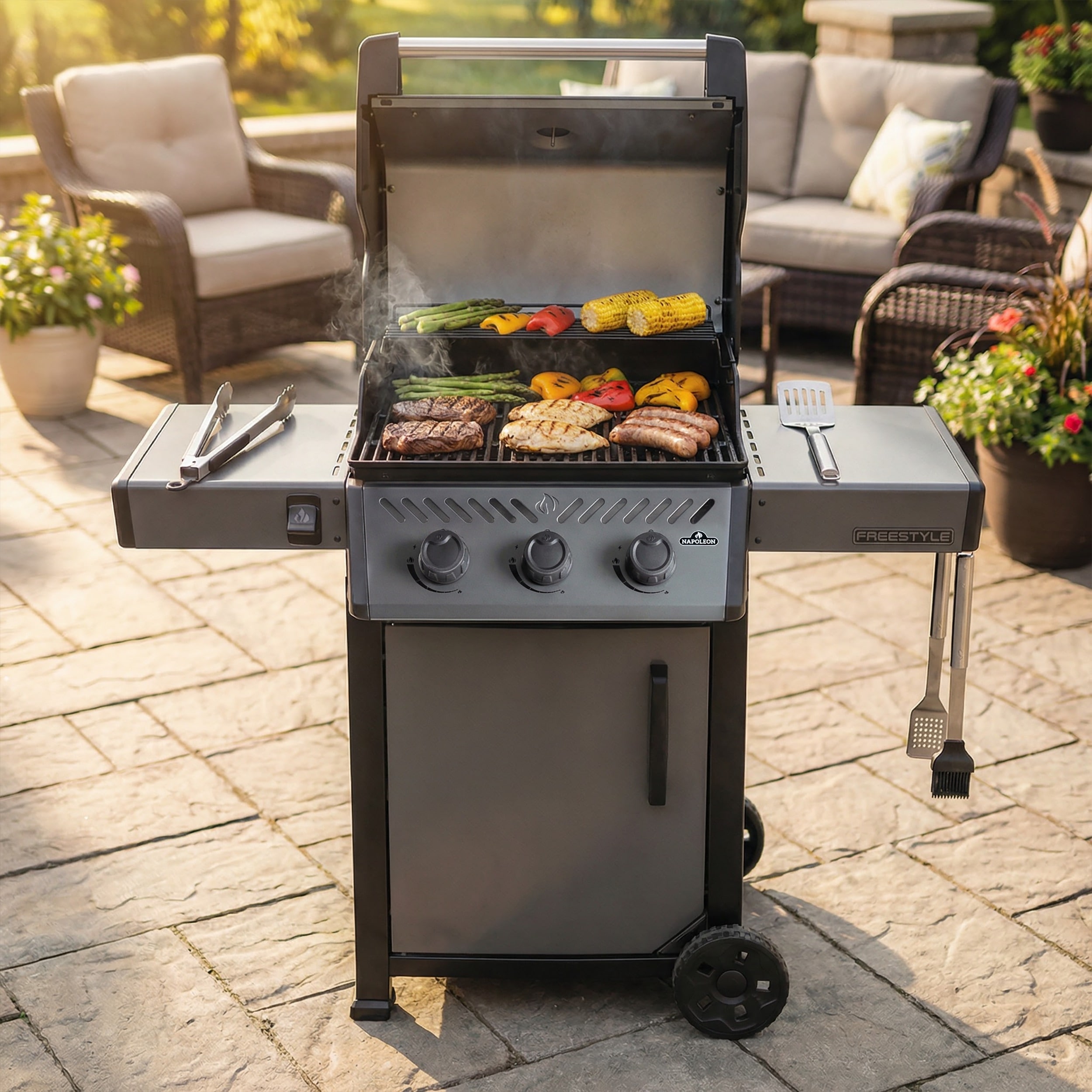 NAPOLEON Freestyle 365 Graphite Grey 3 -Burner Infrared Natural Gas Grill