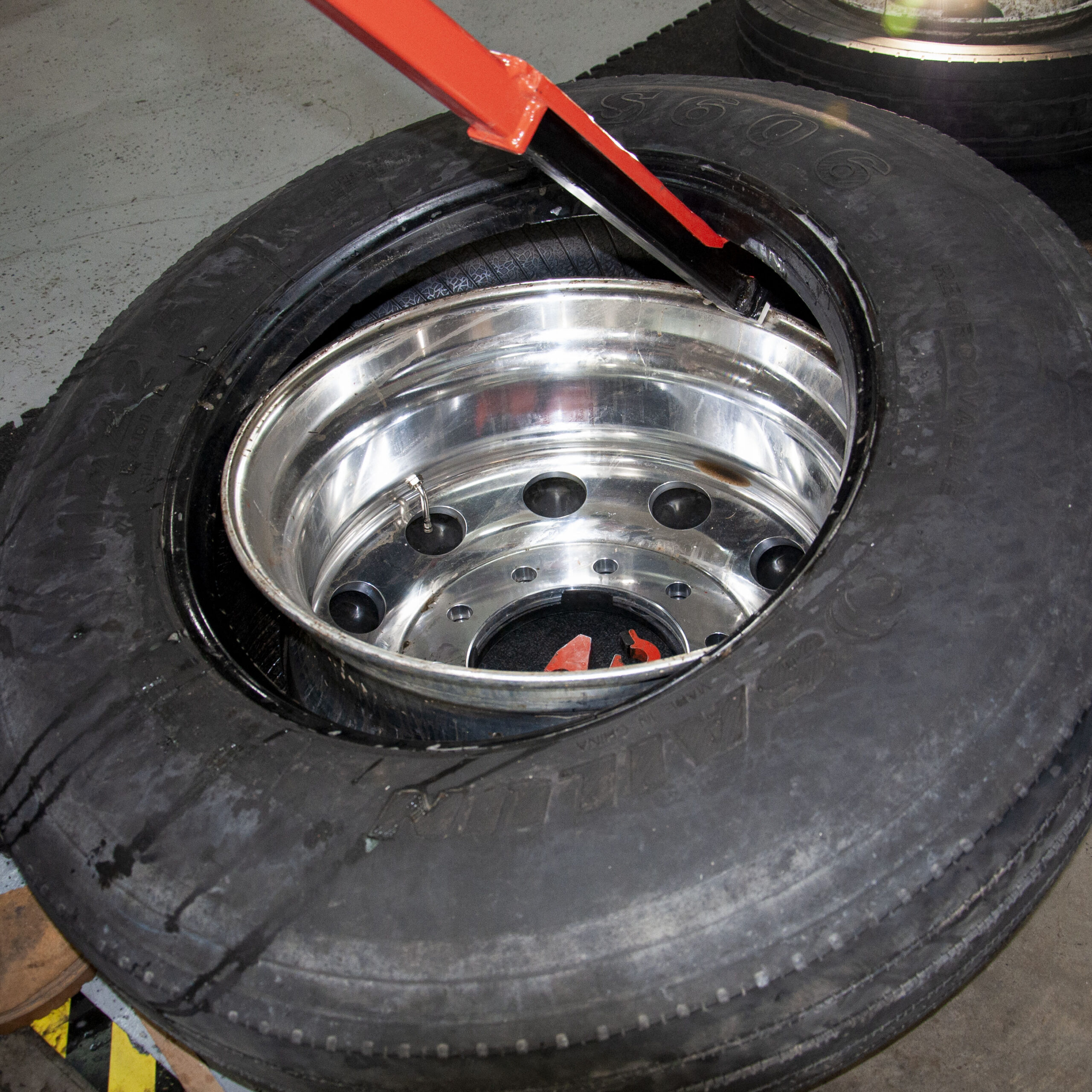 ESCO Universal Impact Driven Tire Demounter