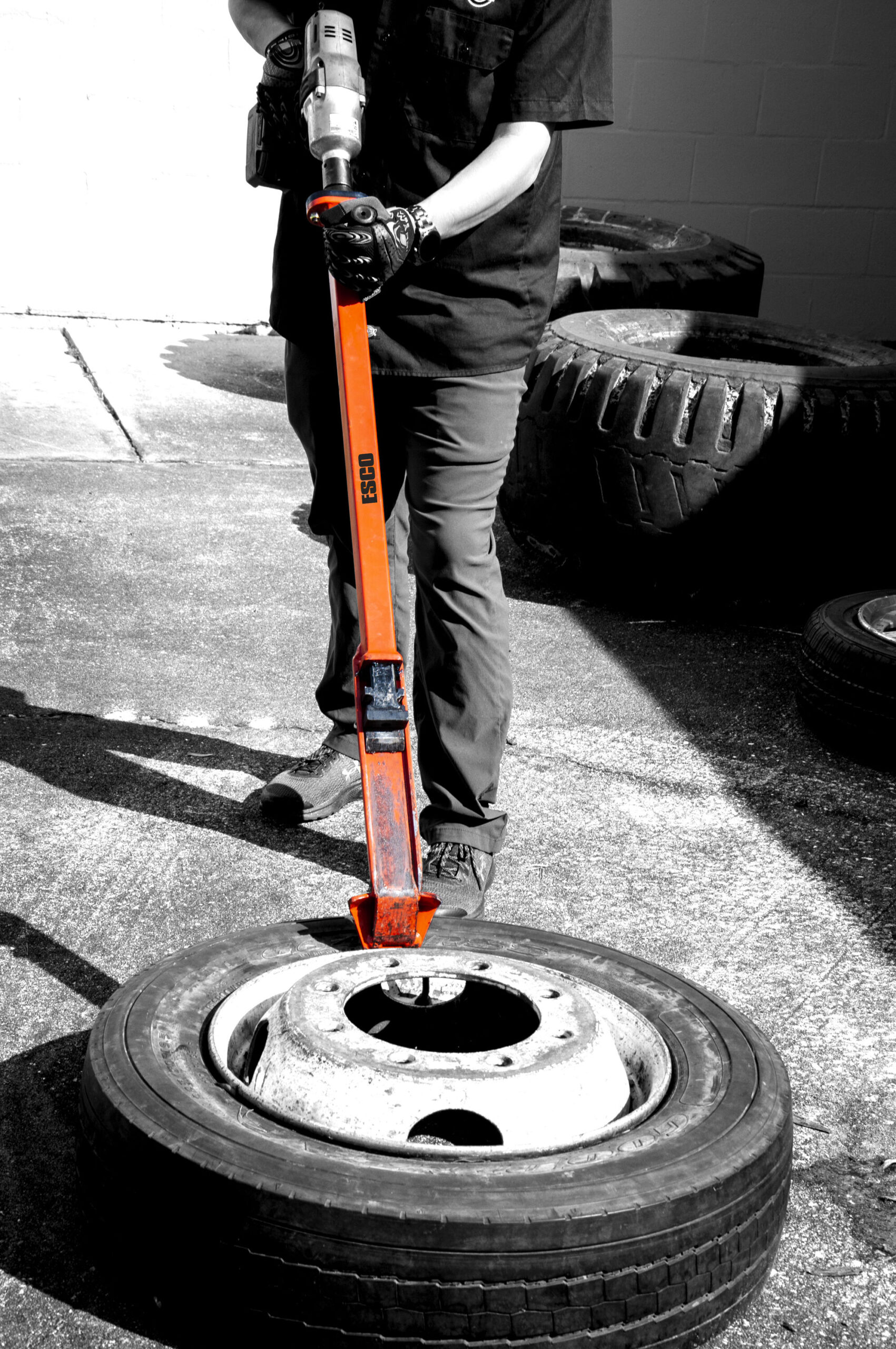 ESCO Universal Impact Driven Tire Demounter