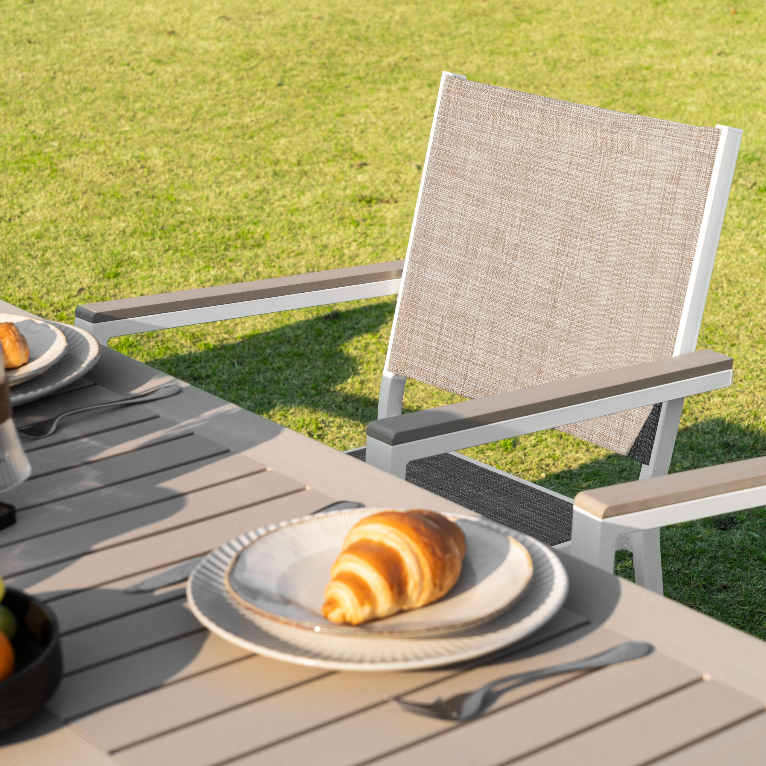 Nuu Garden 7 -Piece White Patio Dining Set Iron Rectangle Table with 6 Light gray Stackable Stationary Chairs