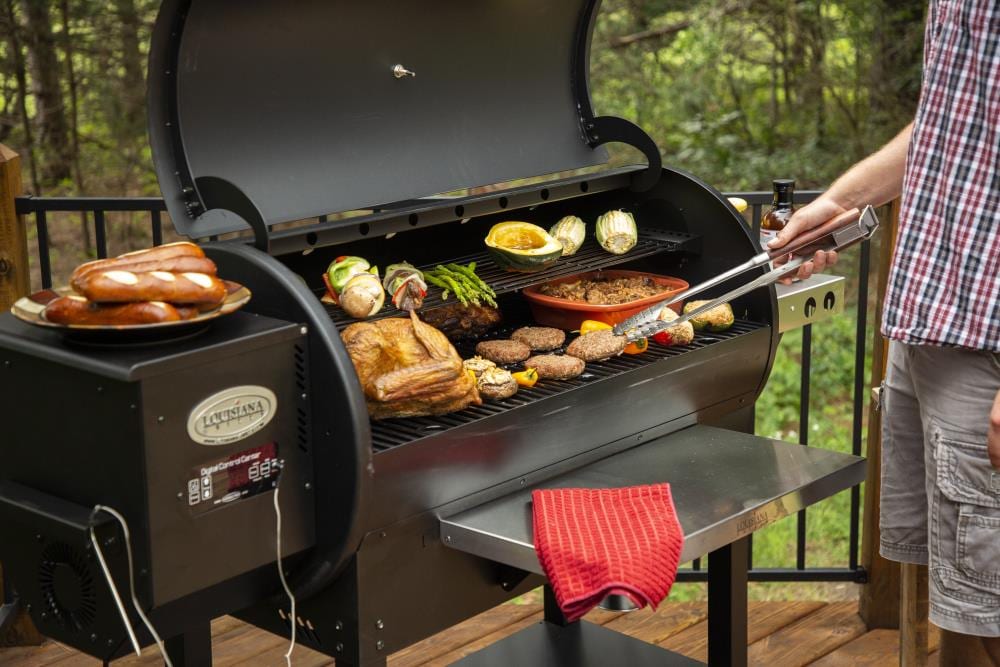 Louisiana Grills Wood Pellet 914-Sq. in Black Pellet Grill