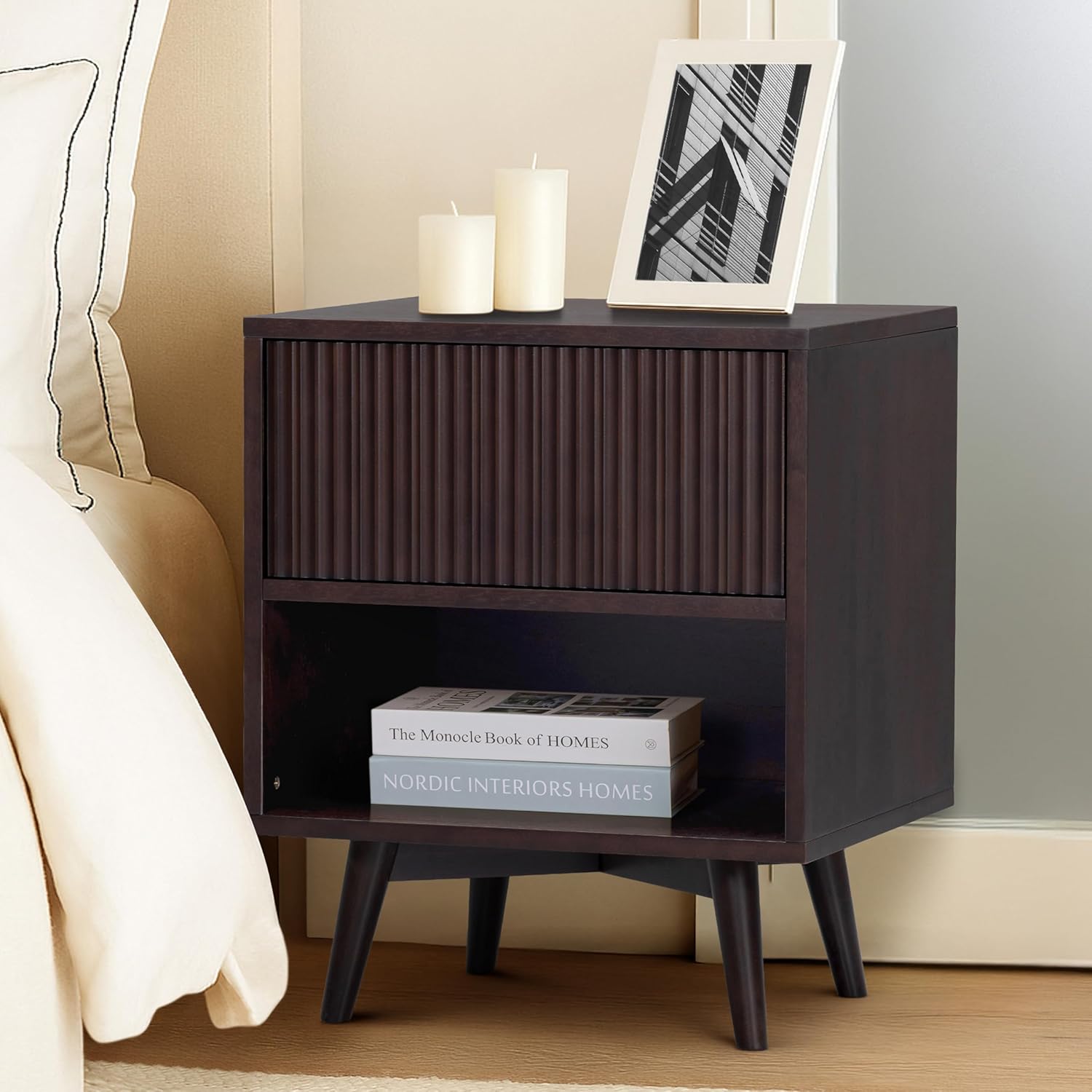 Teamson Home Tremolo 20″ Wide Bedside Nightstand with 1 Drawer & Open Shelf, Fluted Front & Contemporary Style with Solid Rubber Wood Feet, Dual Storage & Push-Open Design for Bedrooms, Espresso