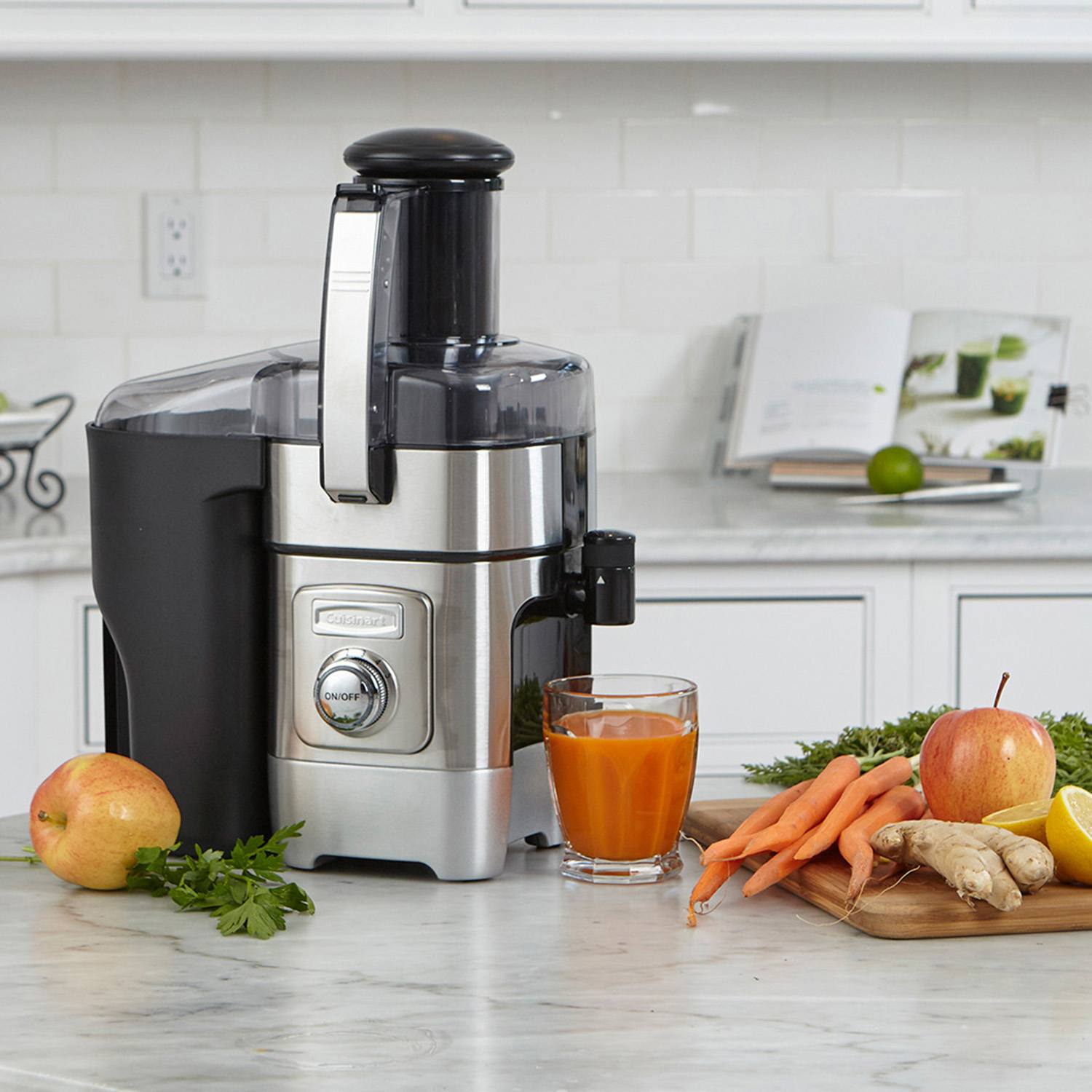 Cuisinart Juicer Machine, Die-Cast Juice Extractor for Vegetables, Lemons, Oranges & More,Silver/Black, 15.35" x 11.8" x 19.01"