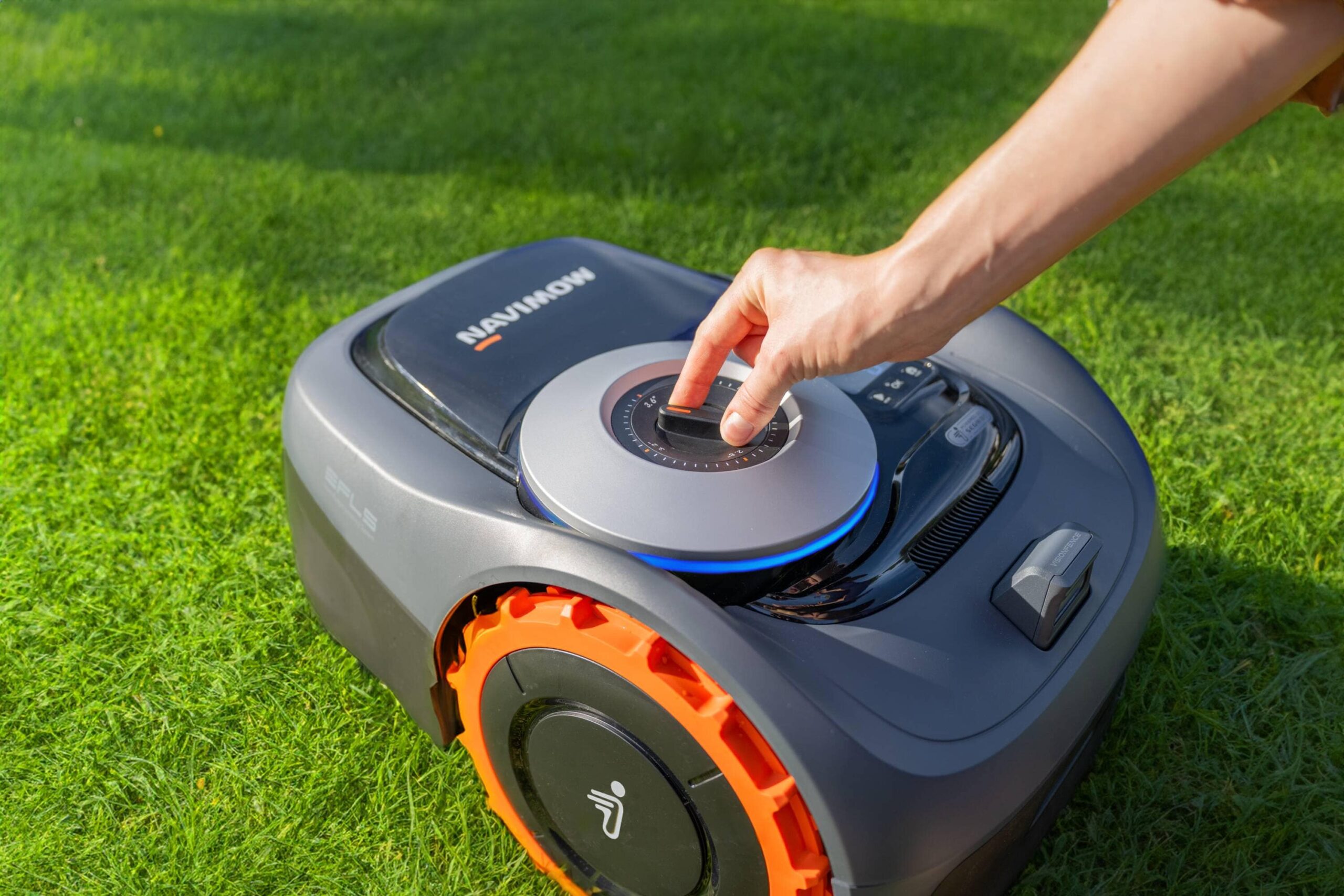 Segway Navimow i110N 7.1-in RTK+Vision Robot Lawn Mower for Up to 1/4 Acre with AI-Assisted Mapping and Multi-Zone Management