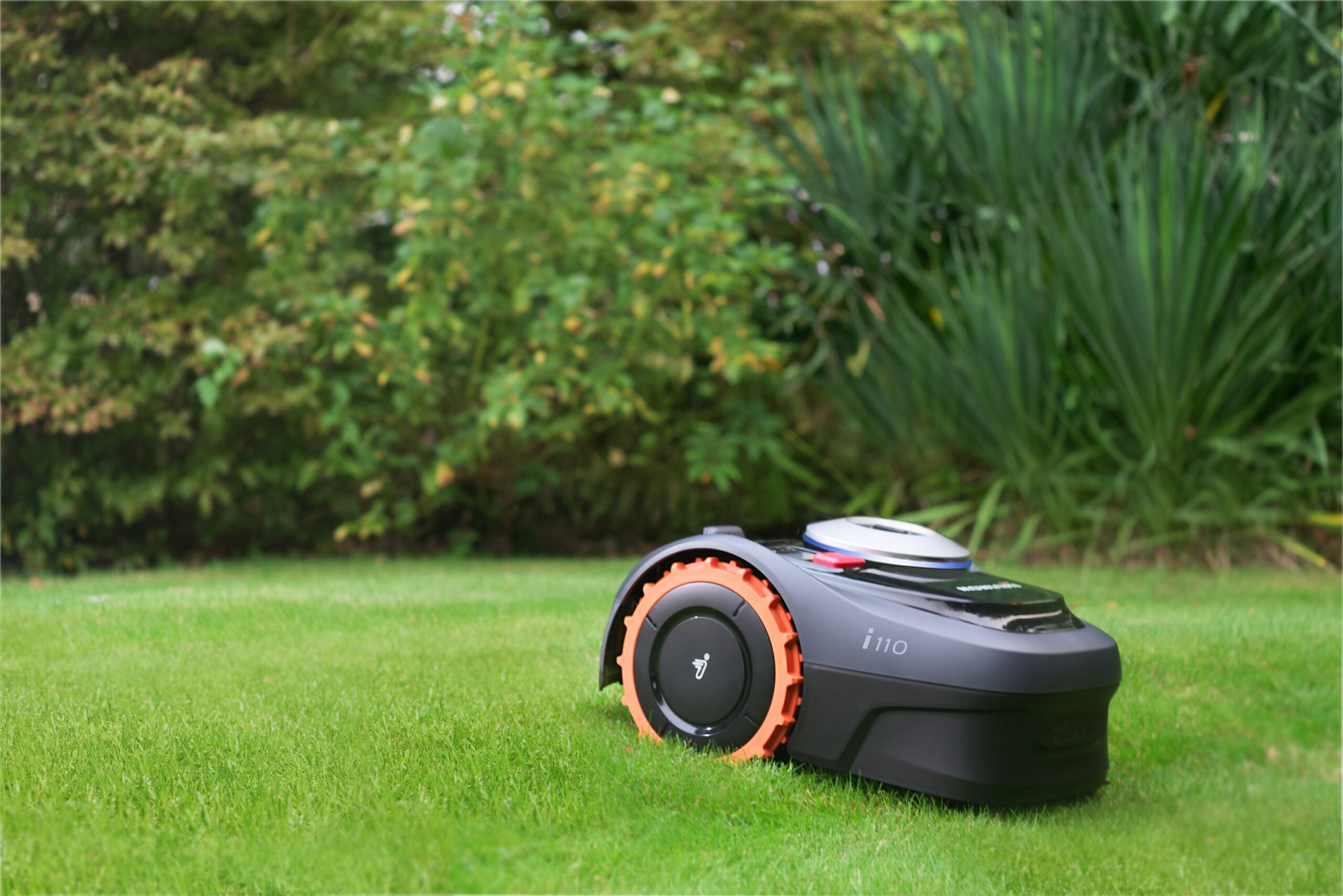 Segway Navimow i110N 7.1-in RTK+Vision Robot Lawn Mower for Up to 1/4 Acre with AI-Assisted Mapping and Multi-Zone Management