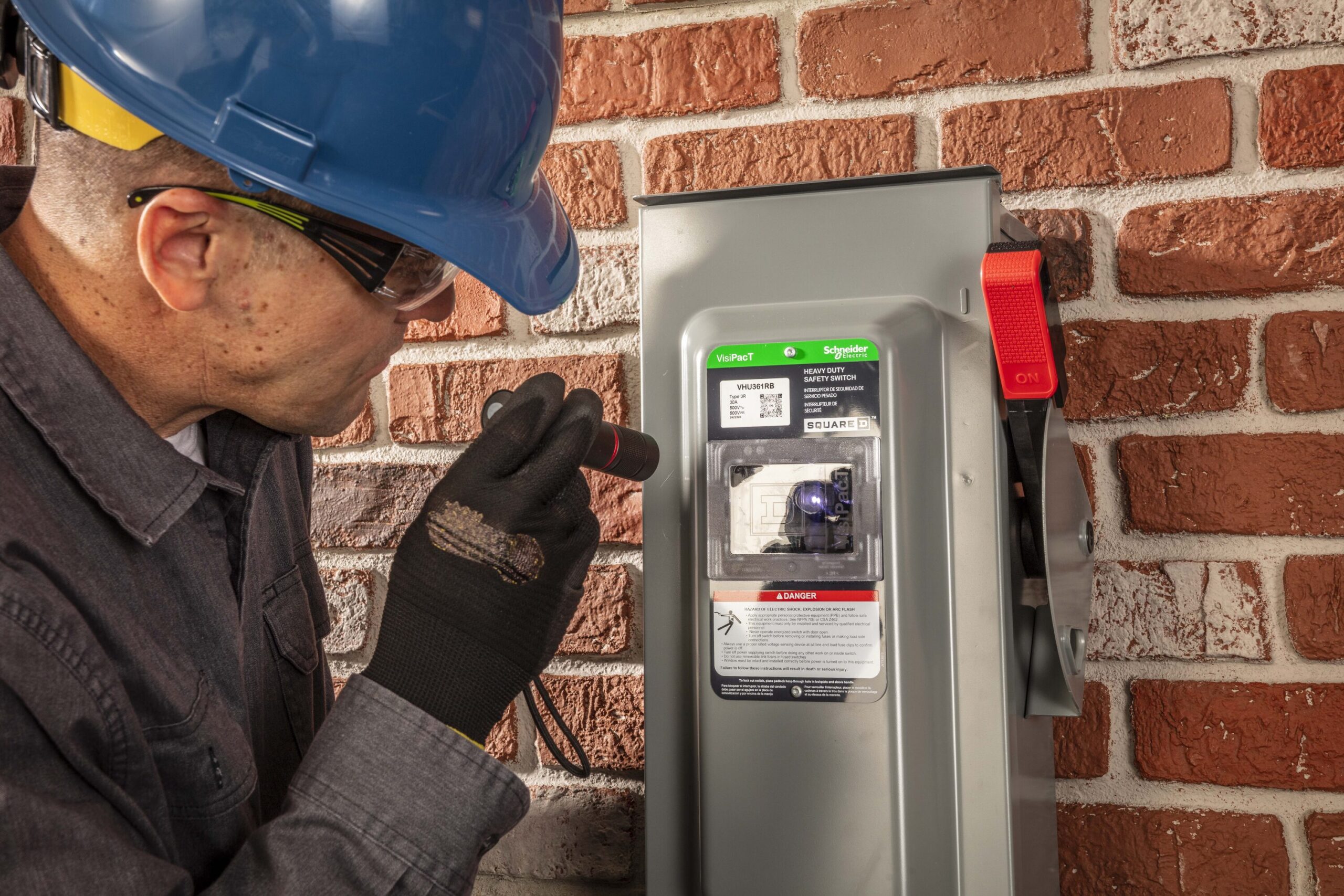 Square D VisiPacT 30 Amp Single phase/3-phase (240V) Fusible Outdoor Heavy-duty Safety Switch Disconnect