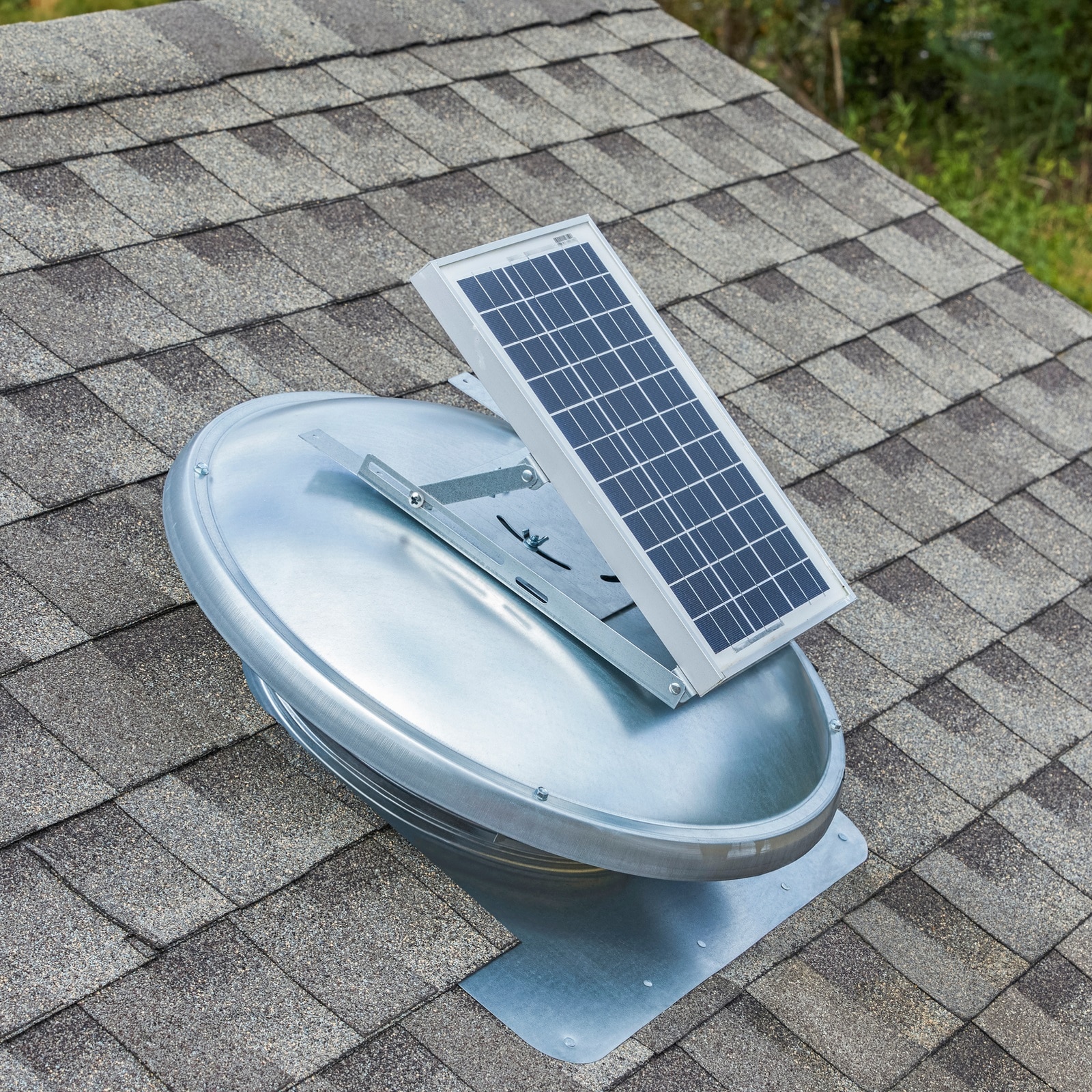 Master Flow 525 -CFM Mill Galvanized steel Solar Power Roof Vent