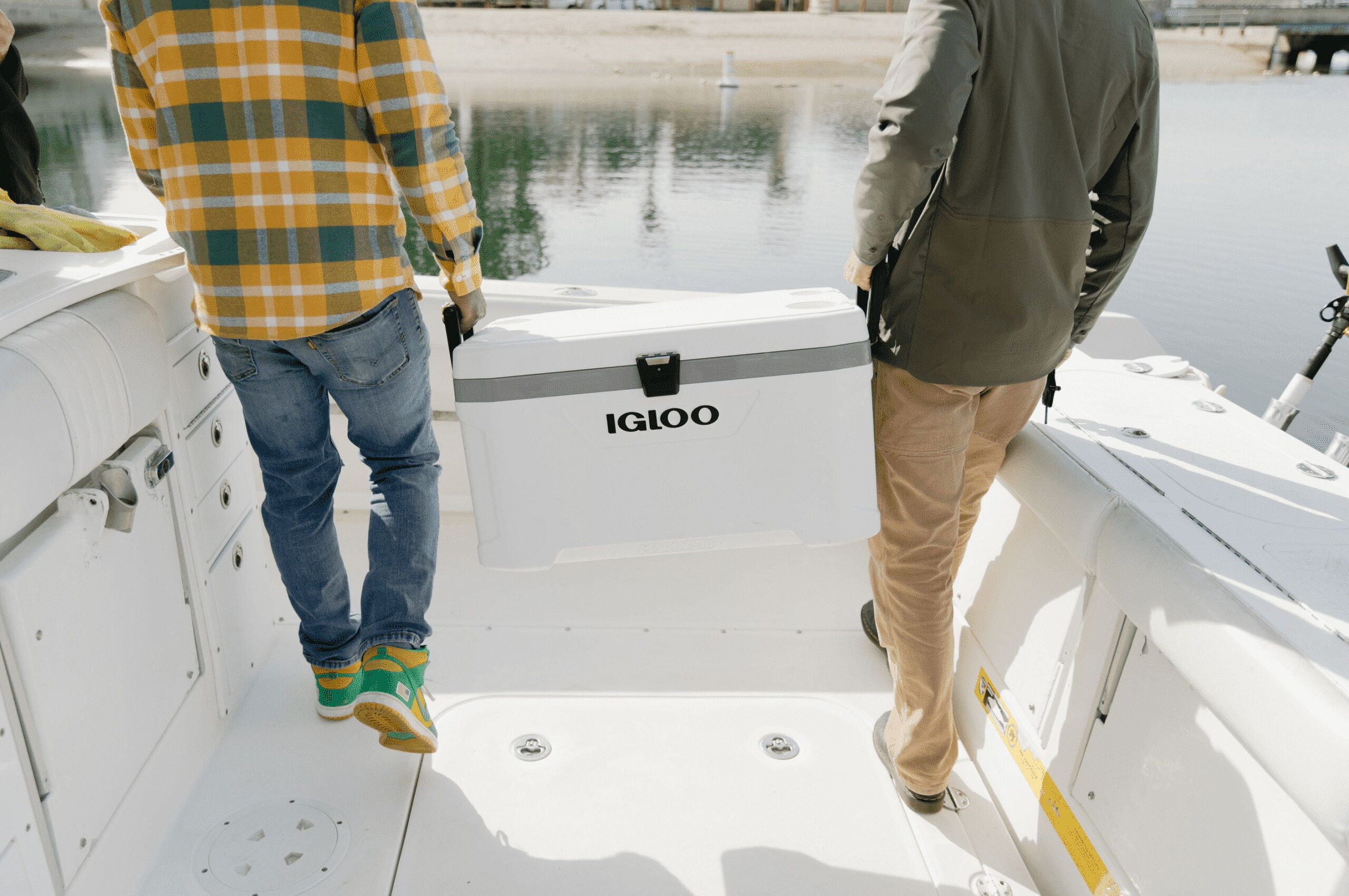 Igloo 70 Qt Latitude Marine Ultra, White and Moonscape