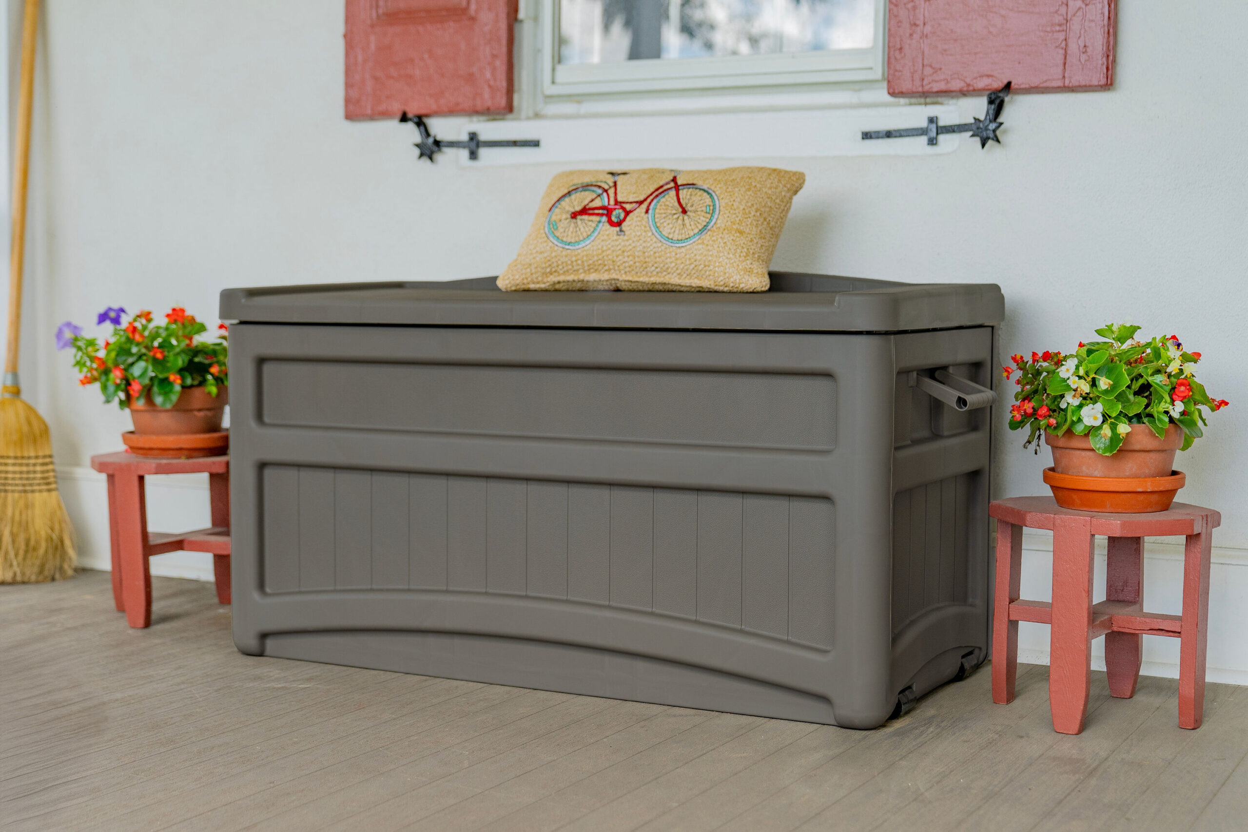Suncast Medium 73-Gallon Stoney Plastic Deck Box