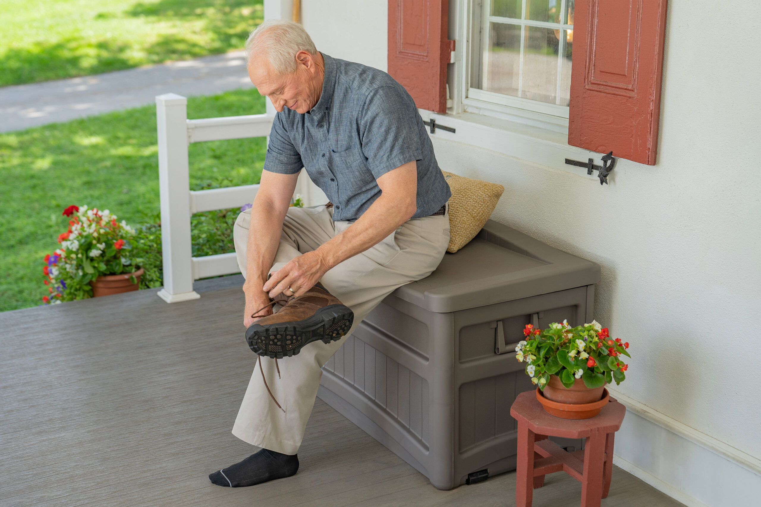 Suncast Medium 73-Gallon Stoney Plastic Deck Box