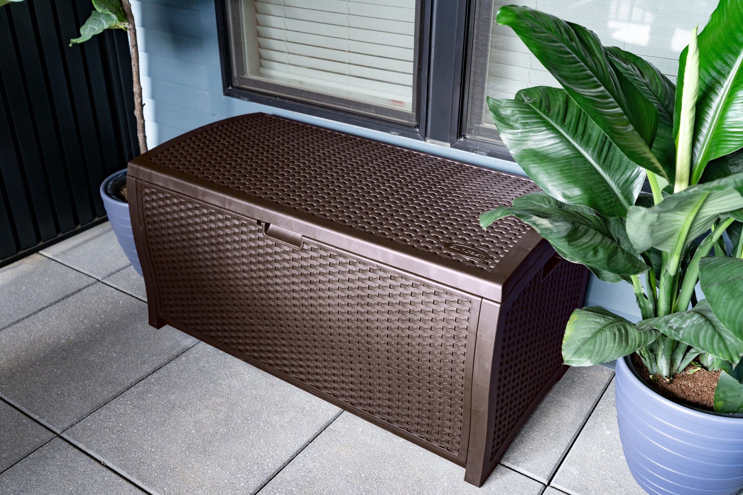 Suncast Large 99-Gallon Brown Plastic Deck Box