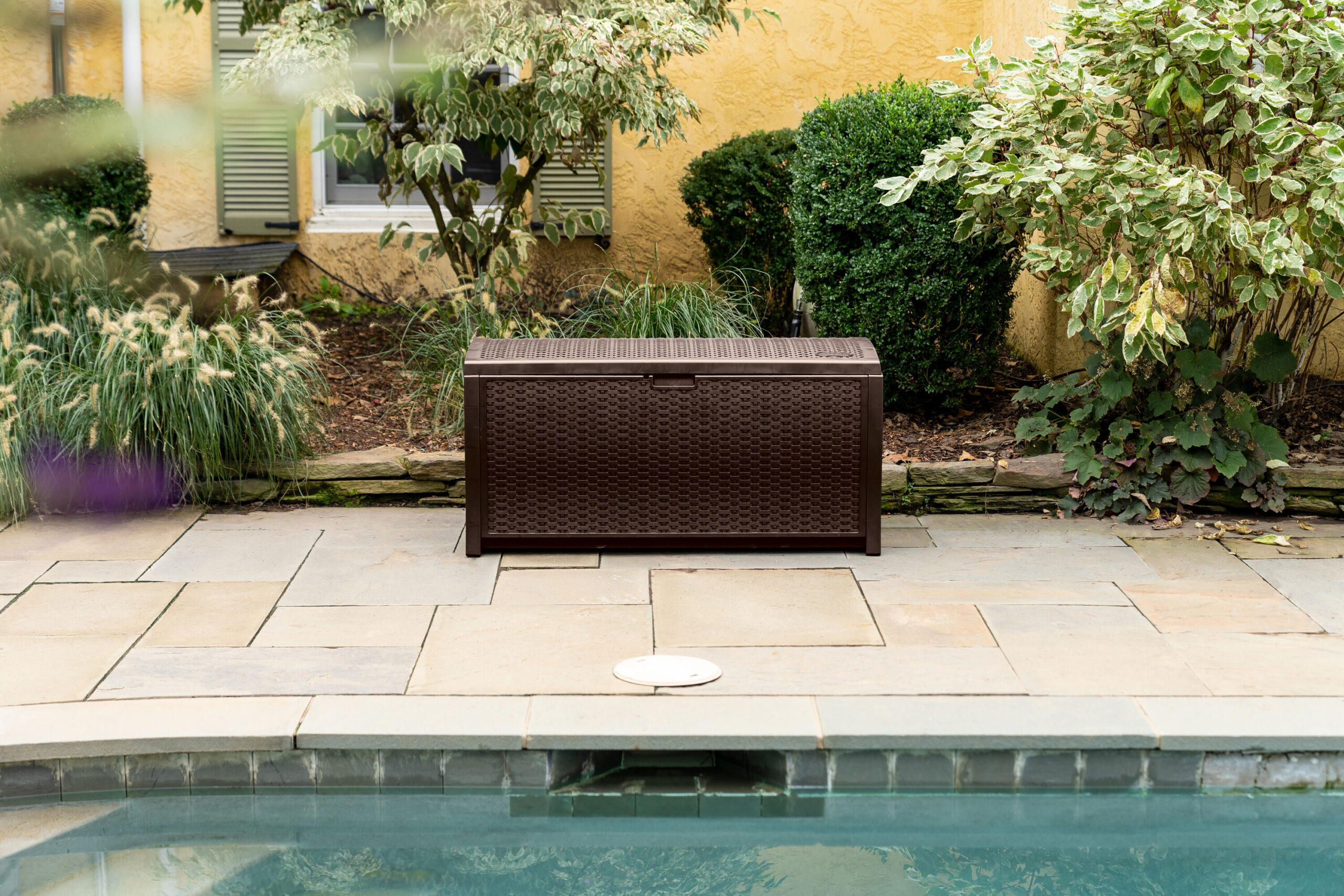 Suncast Large 99-Gallon Brown Plastic Deck Box